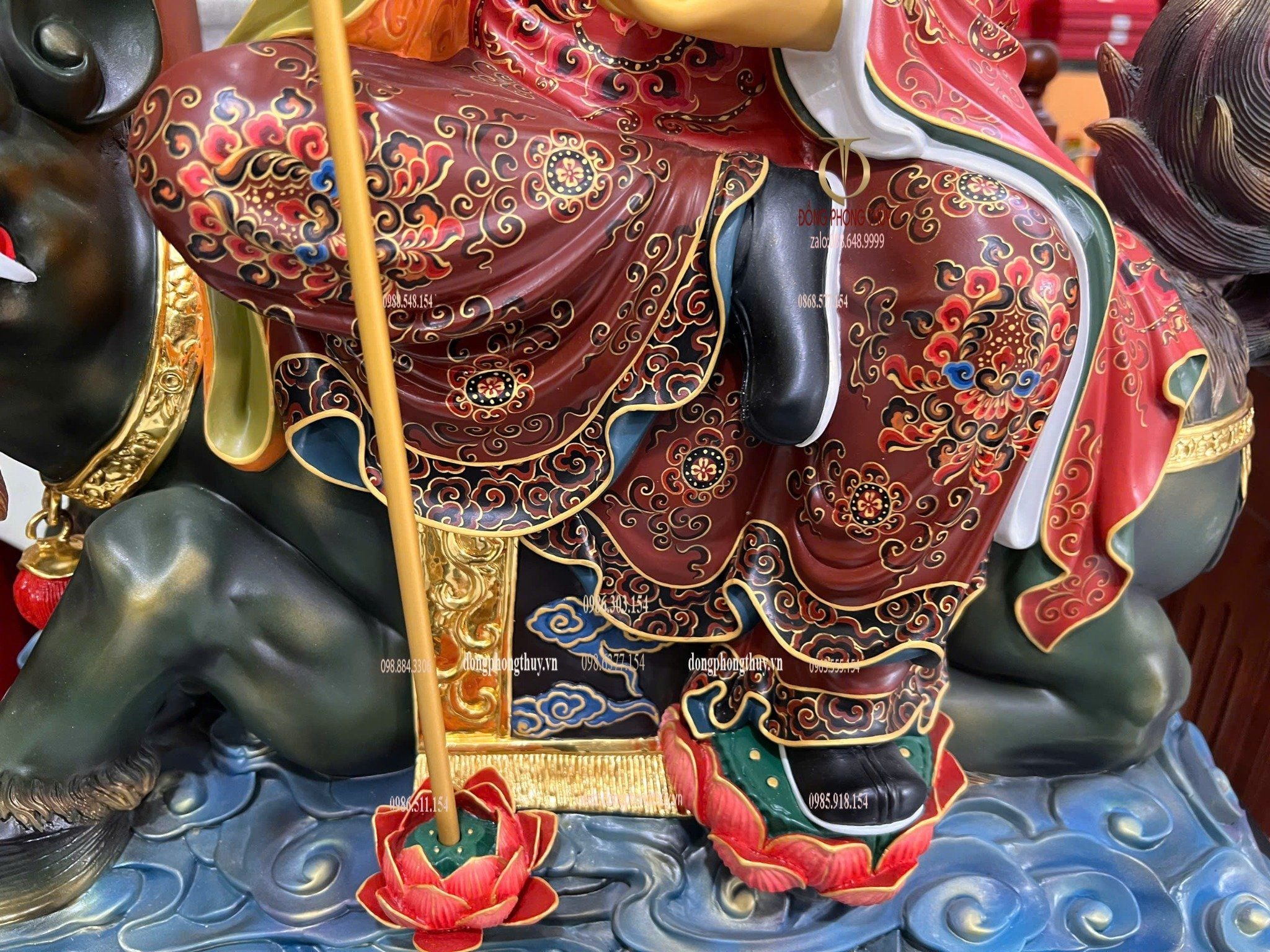 Tượng Địa Tạng Vương bằng đồng vẽ gấm