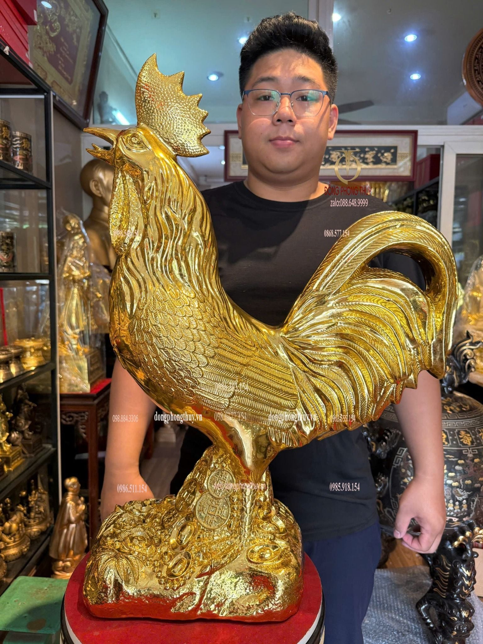 Tượng gà trống bằng đồng dát vàng