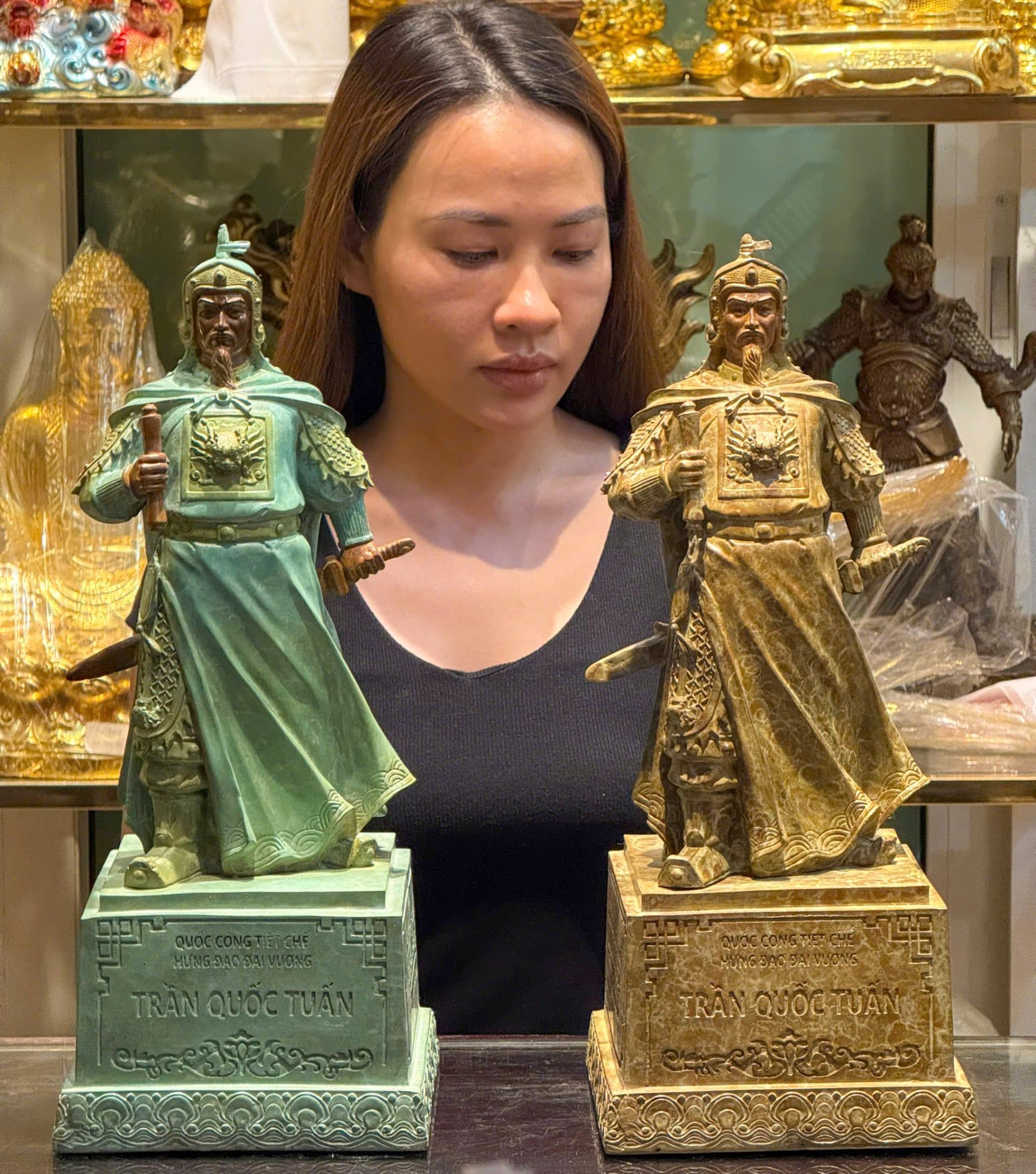Tượng Hưng Đạo Vương bằng đồng màu patina
