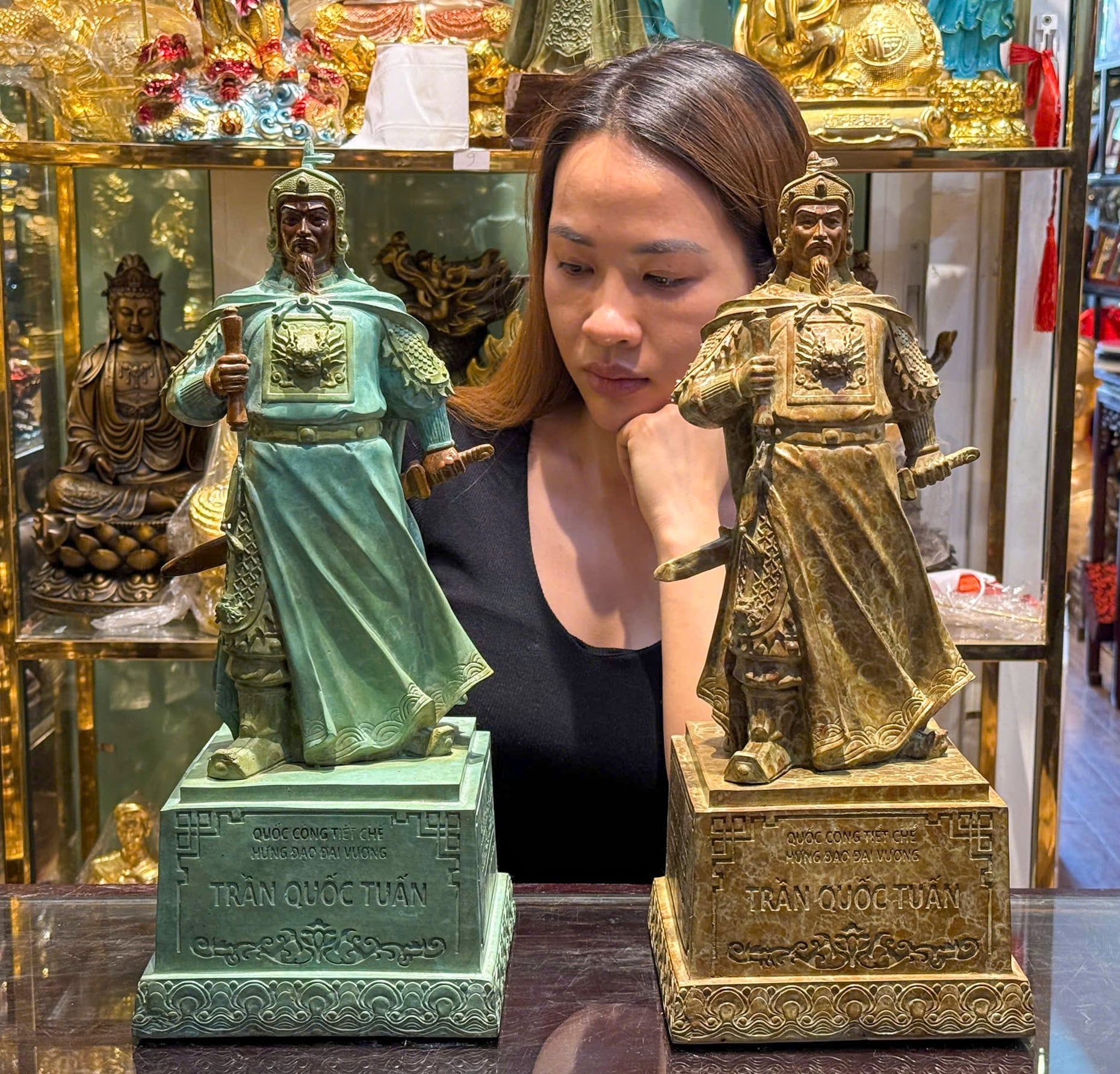 Tượng Hưng Đạo Vương bằng đồng màu patina