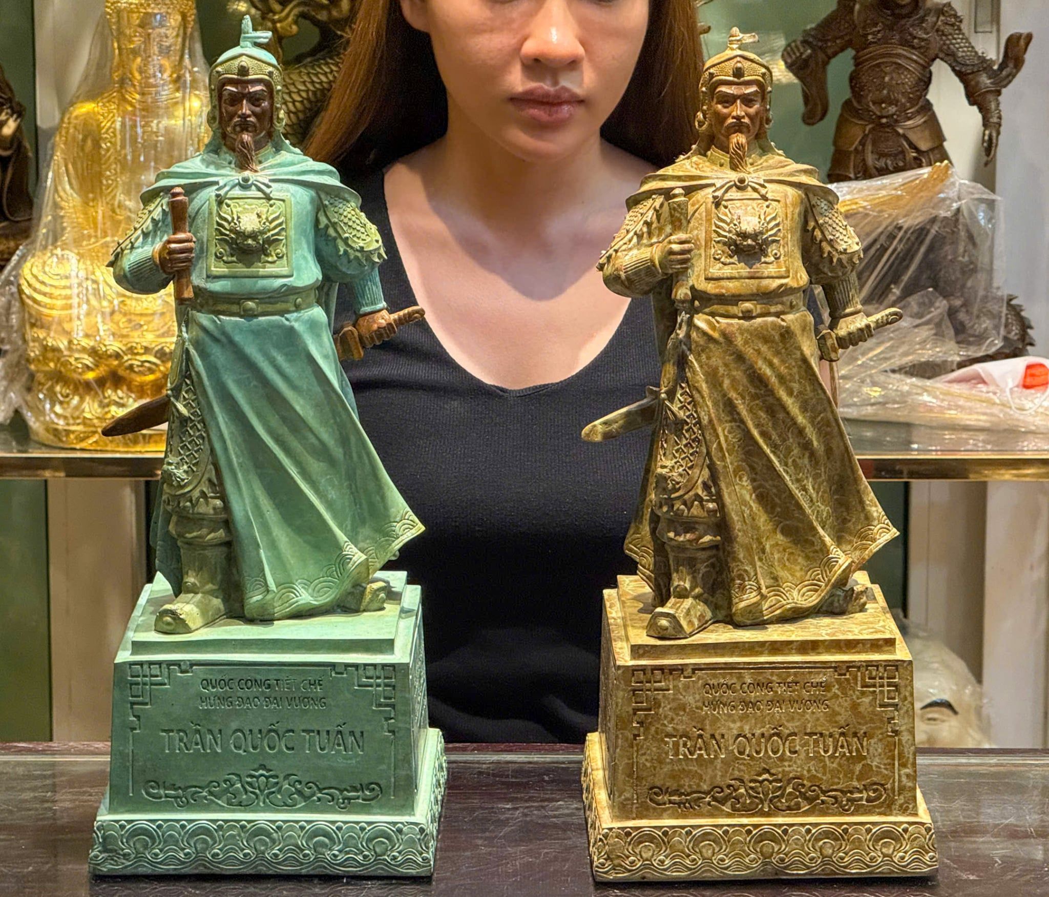 Tượng Hưng Đạo Vương bằng đồng màu patina