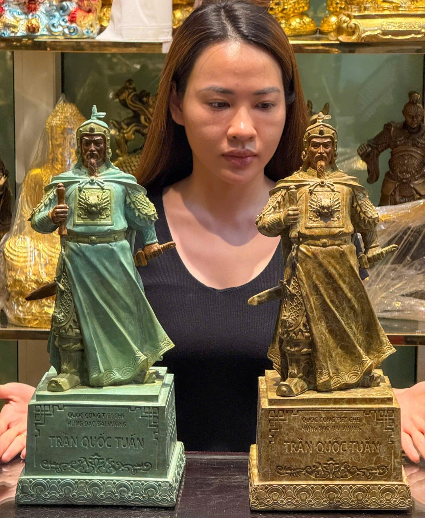 Tượng Hưng Đạo Vương bằng đồng màu patina