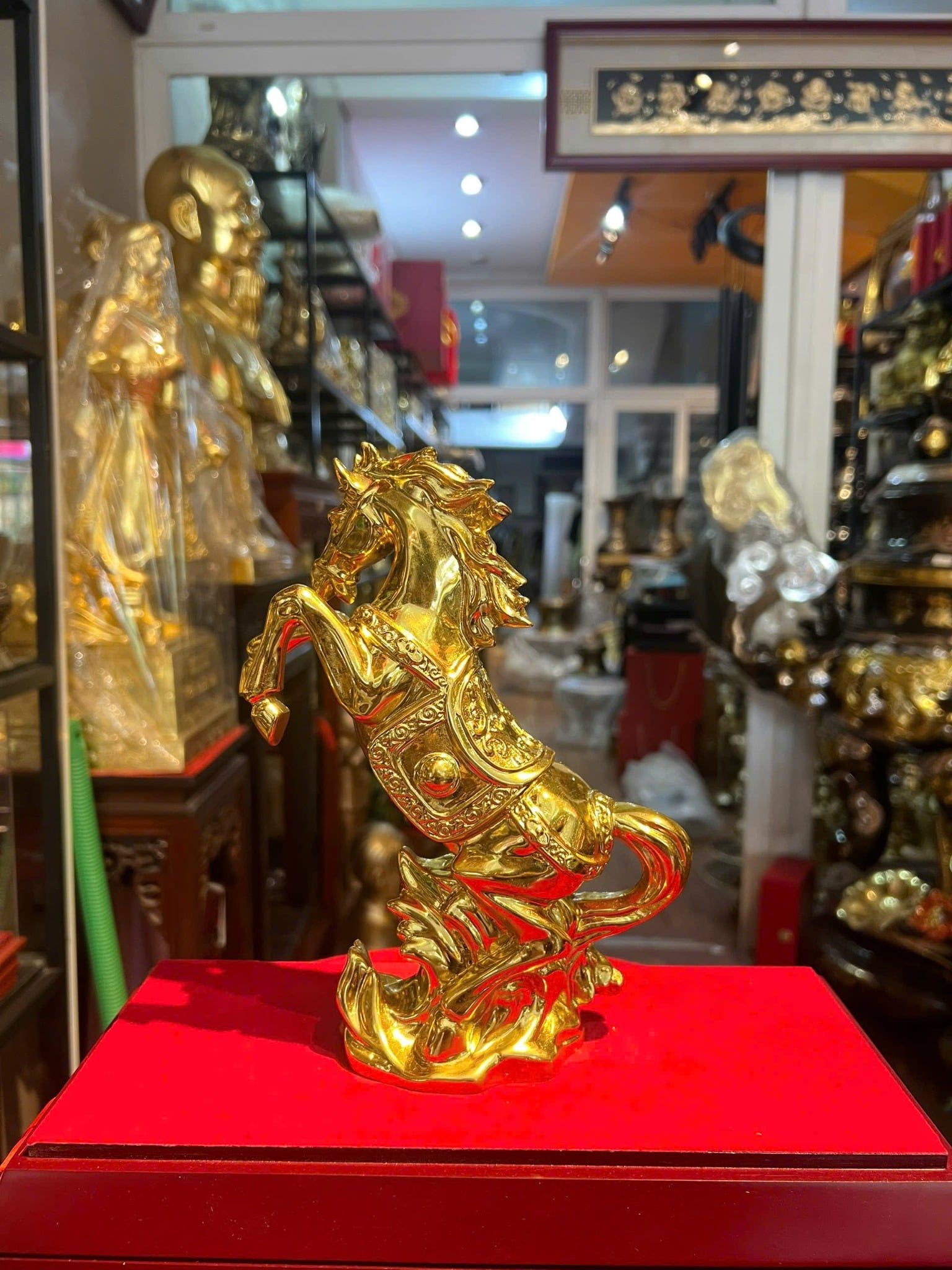 Tượng ngựa mạ vàng bằng đồng dát vàng 24k Cao 23 ngang 13 sâu 7 nặng 1,5kg