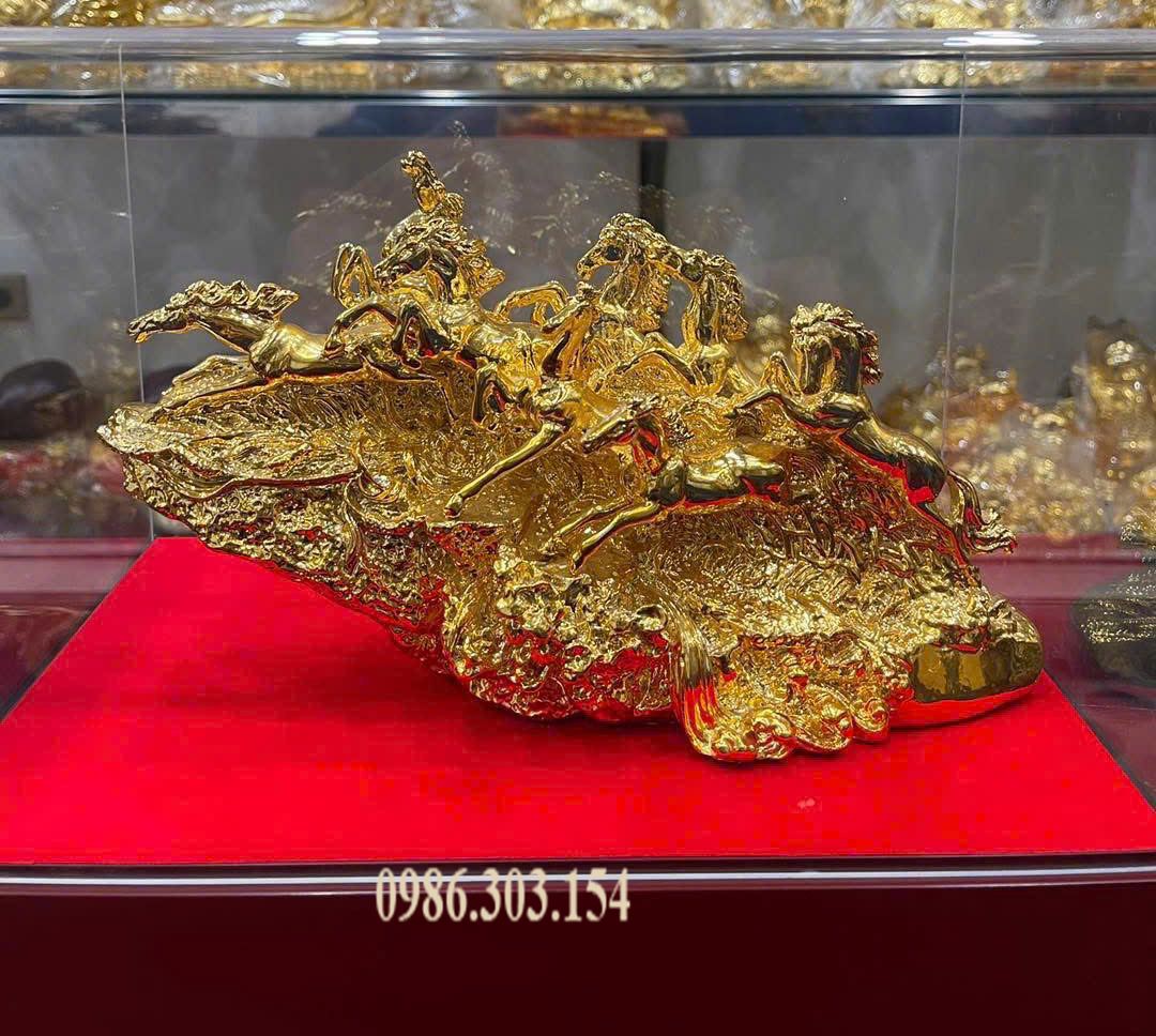 Tượng ngựa dát vàng 24k
