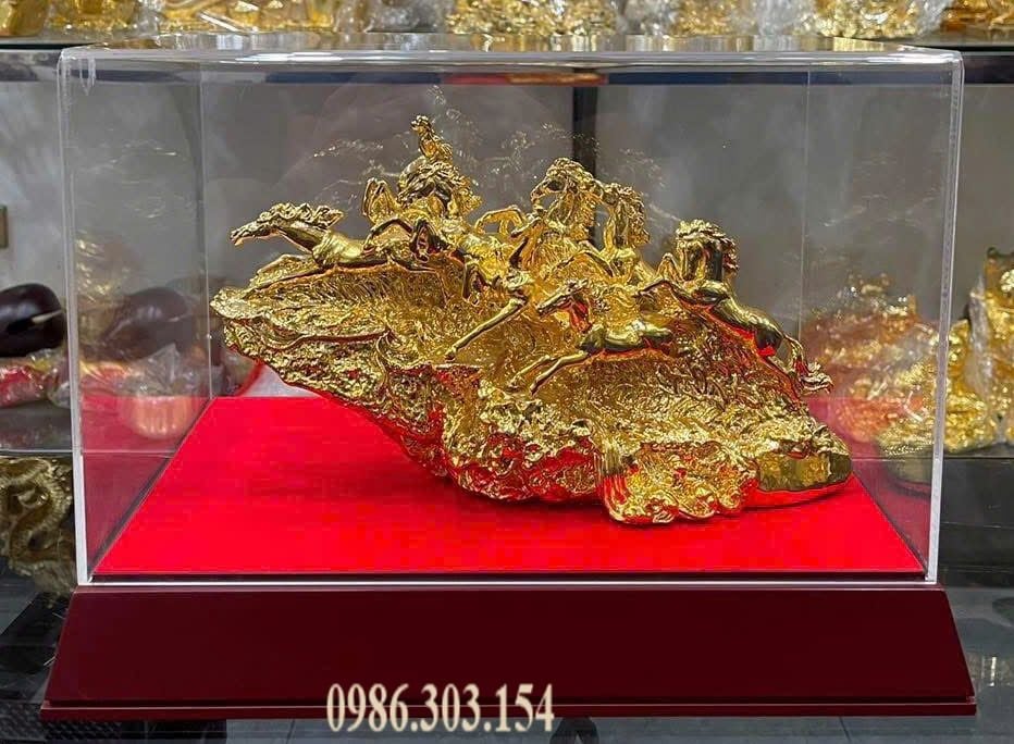 Tượng ngựa dát vàng 24k