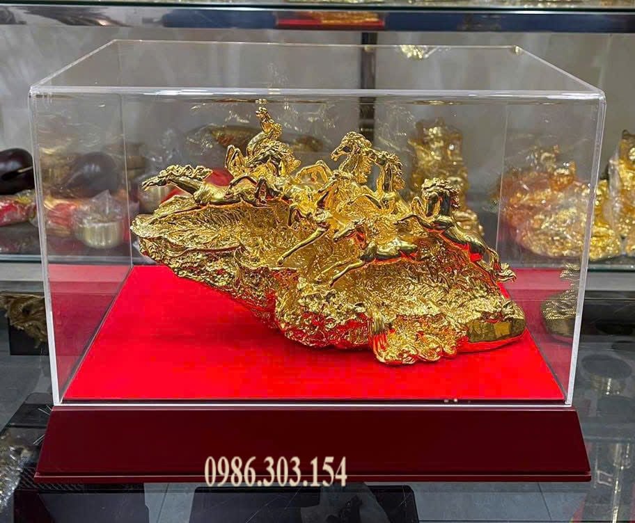 Tượng ngựa dát vàng 24k