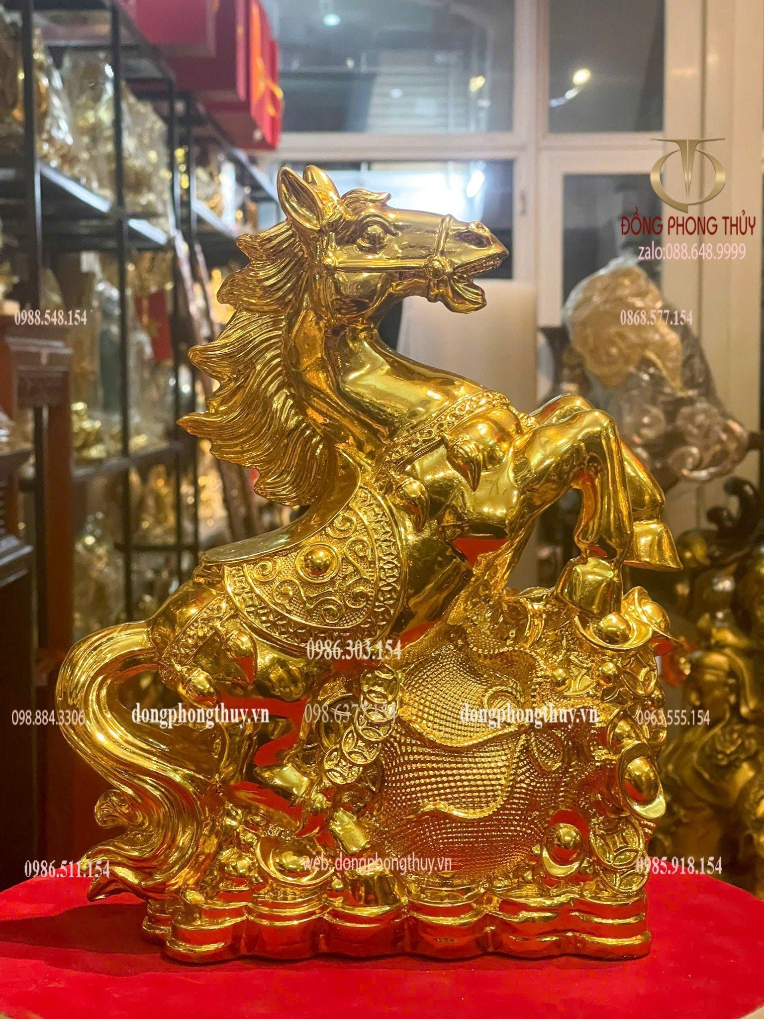 Tượng ngựa bằng đồng dát vàng nano