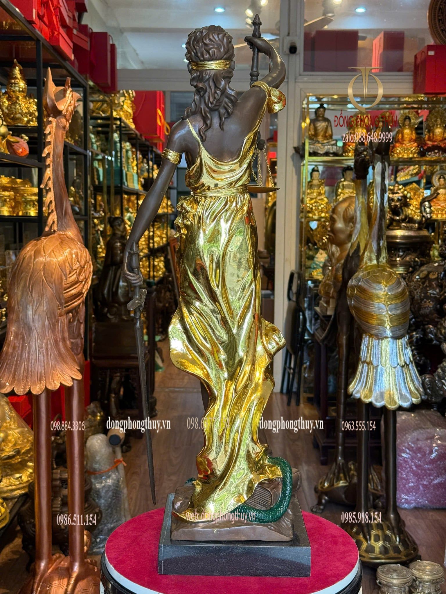 Tượng Nữ Thần Công Lý bằng đồng dát vàng