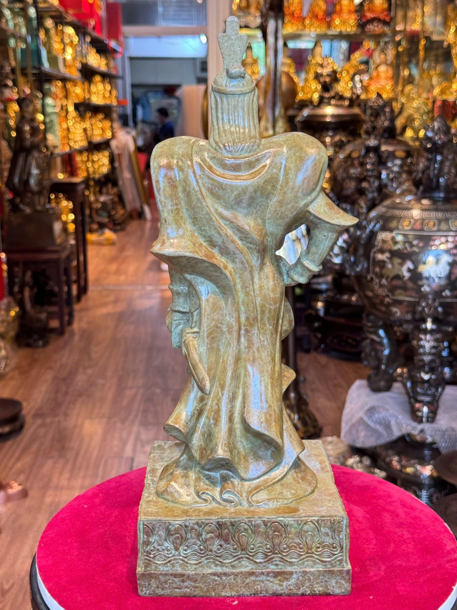 Tượng nữ tướng Lê Chân bằng đồng màu patina