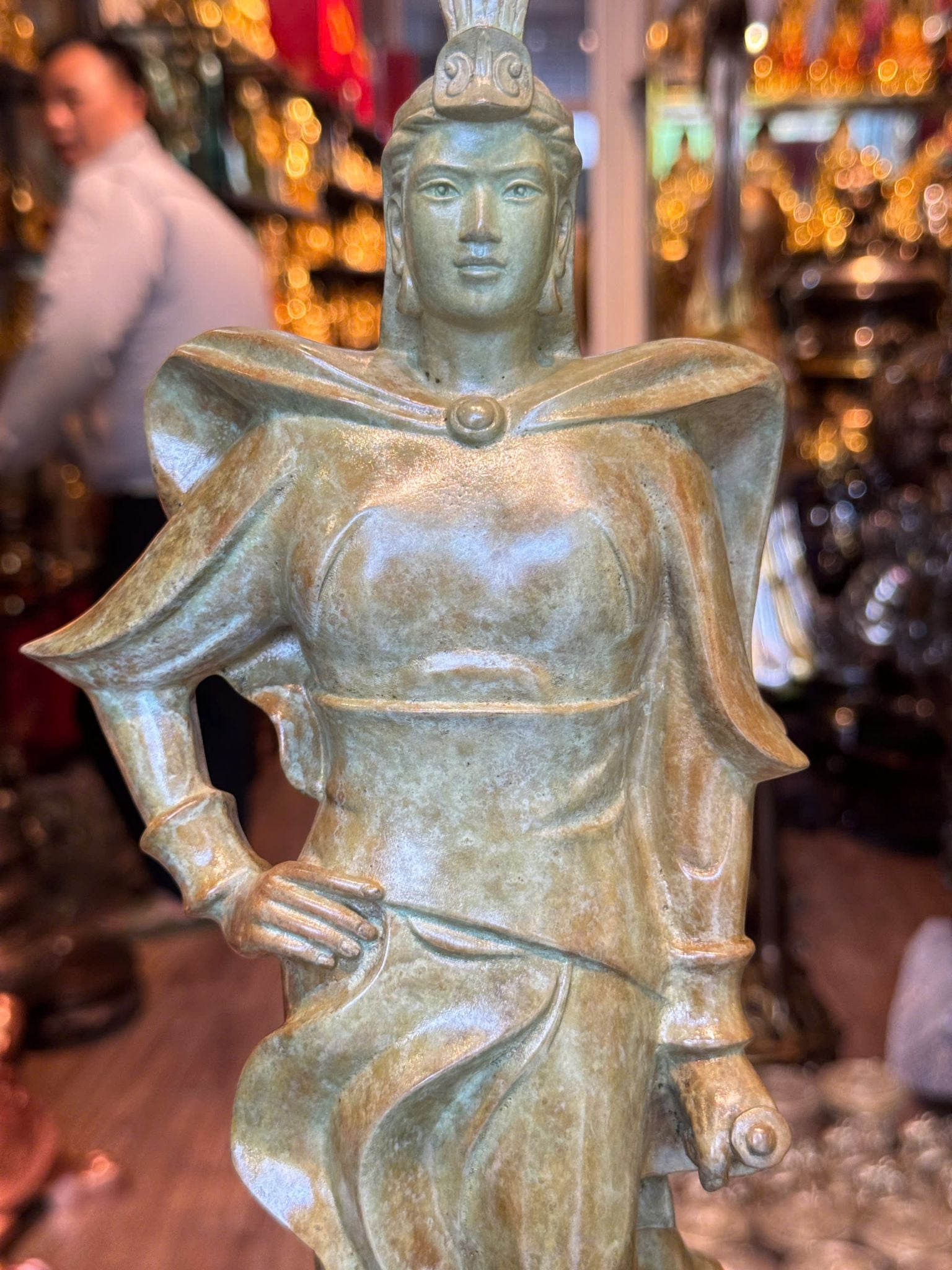 Tượng nữ tướng Lê Chân bằng đồng màu patina