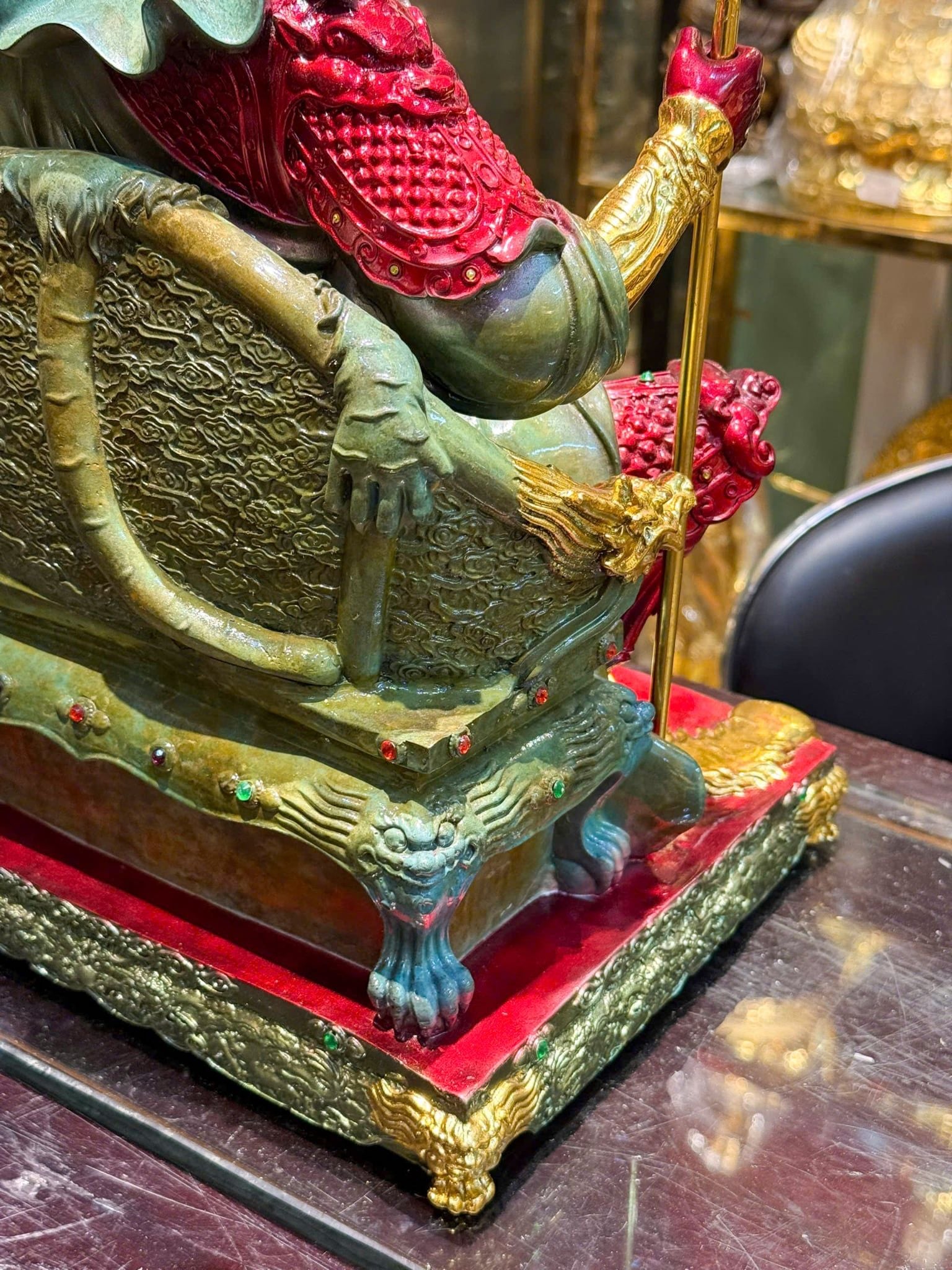 Tượng Quan Thánh đế quân bằng đồng