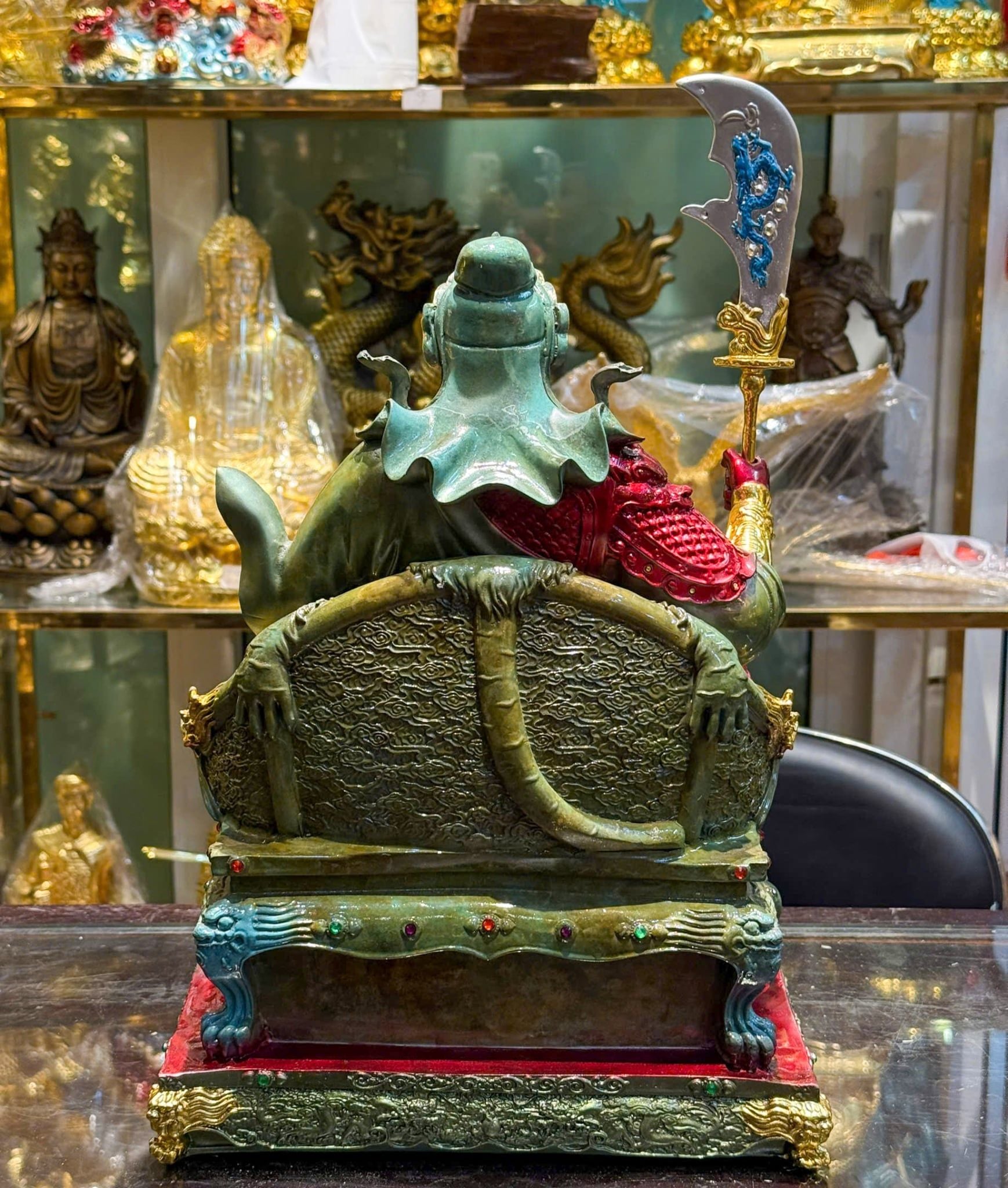 Tượng Quan Thánh đế quân bằng đồng