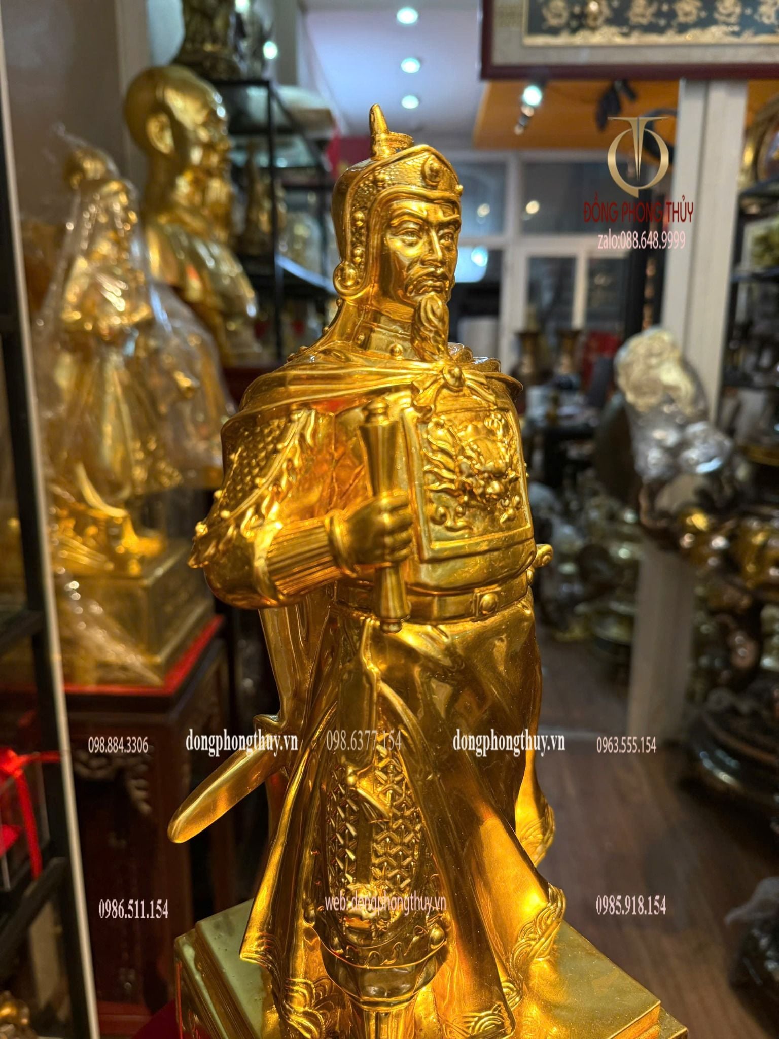 Tượng Trần Hưng Đạo cao 48cm bằng đồng dát vàng 24k