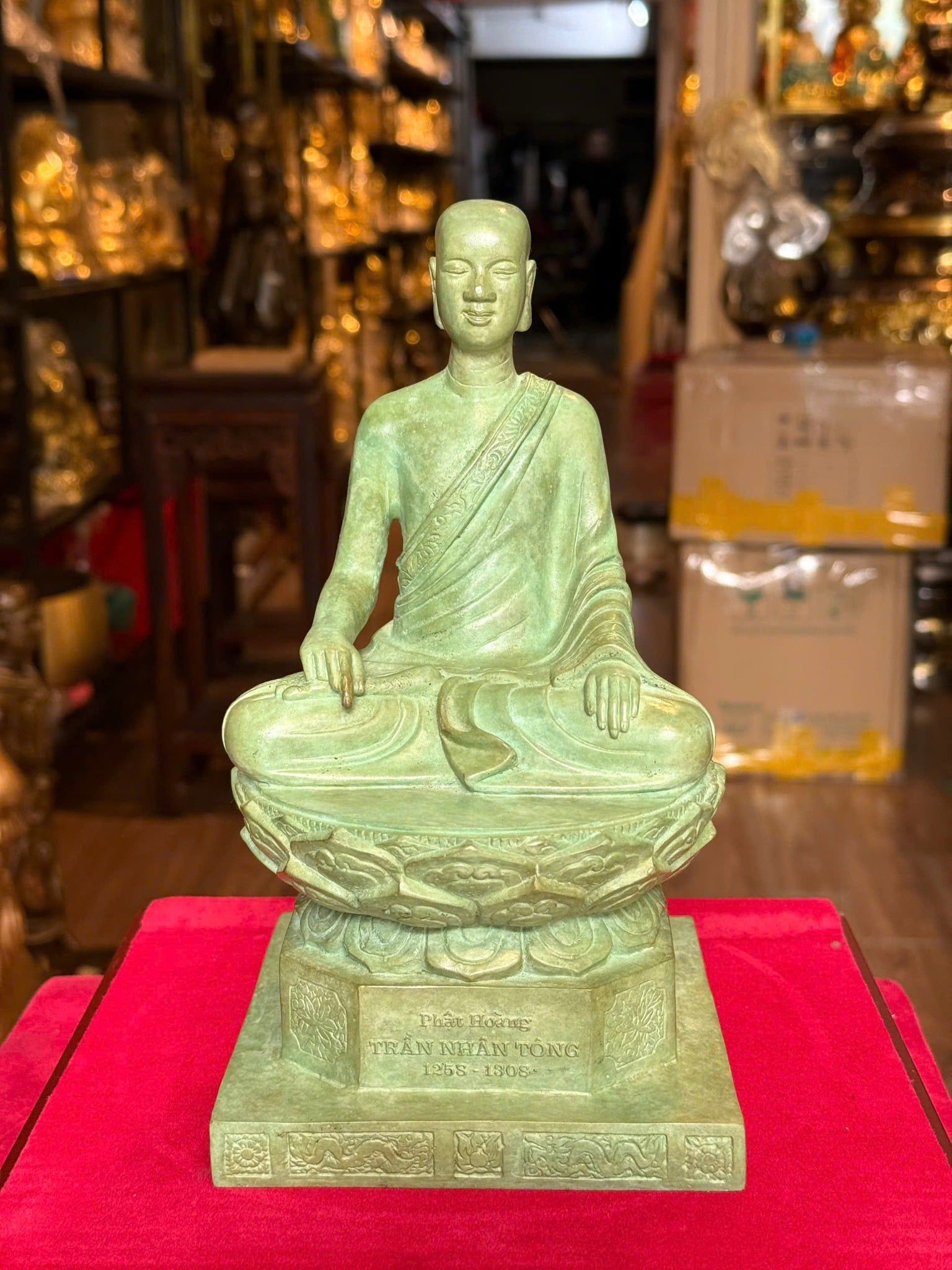 Tượng phật hoàng trần nhân tông bằng đồng