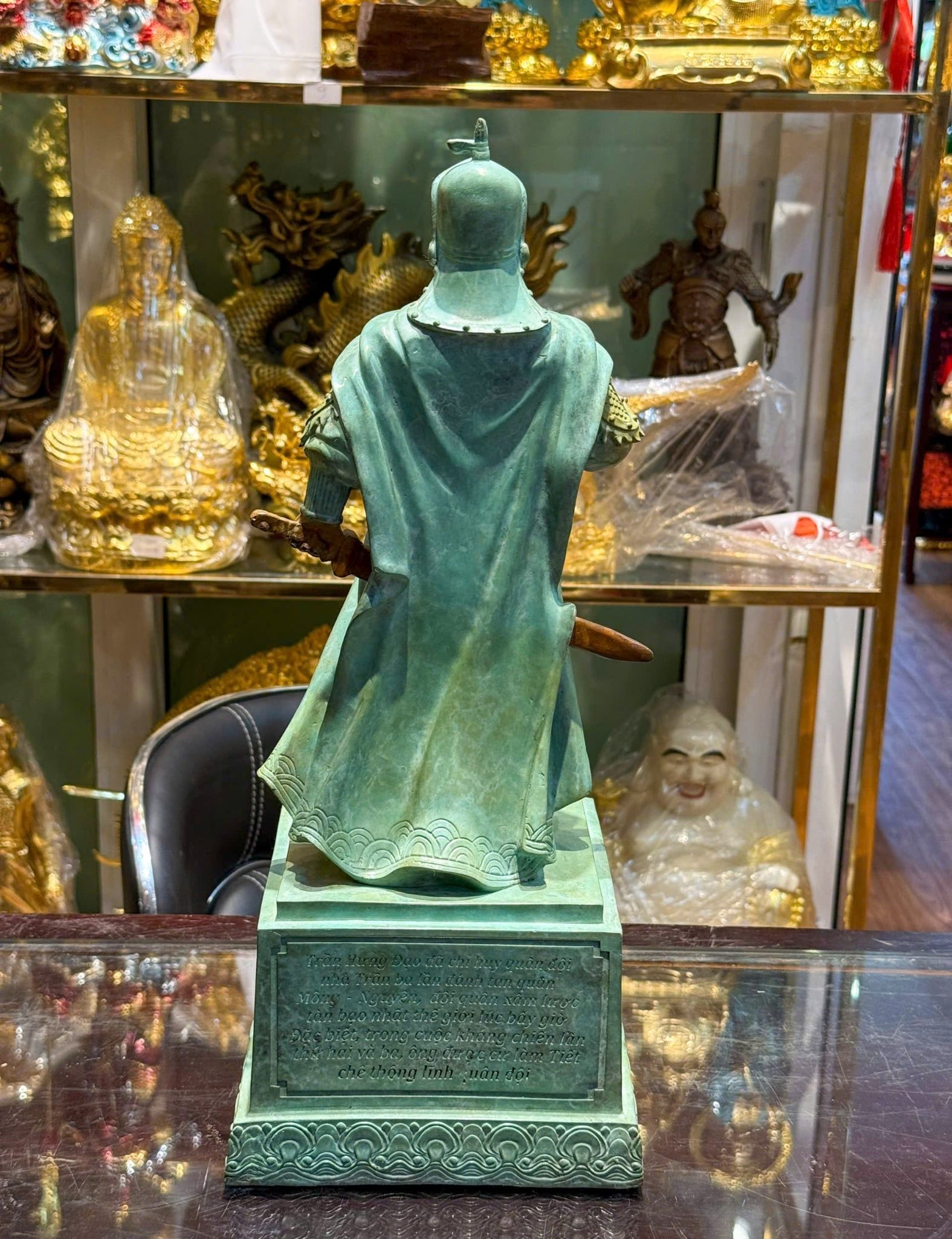 Tượng Hưng Đạo Vương bằng đồng