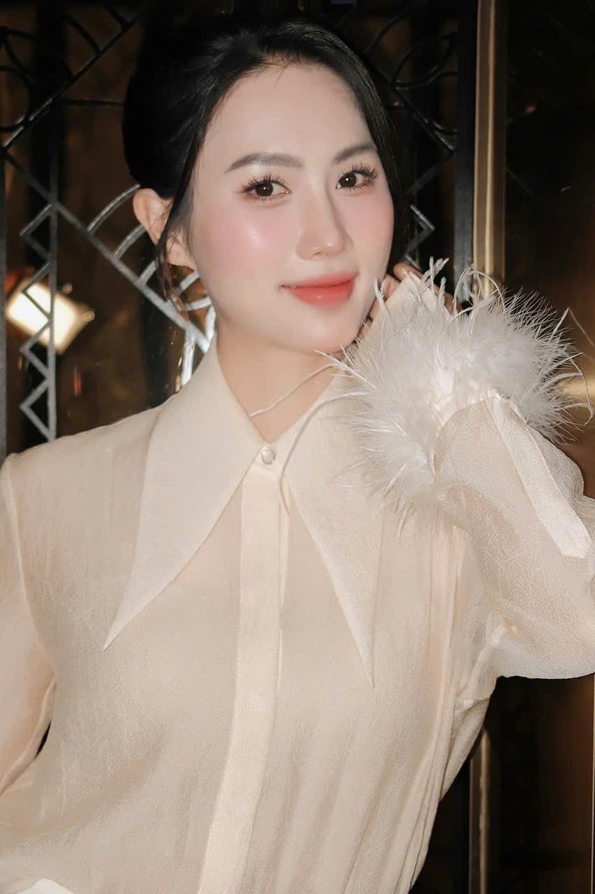 Ms WHITE ANT X ESBER BLOUSE - ADELA SKIRT