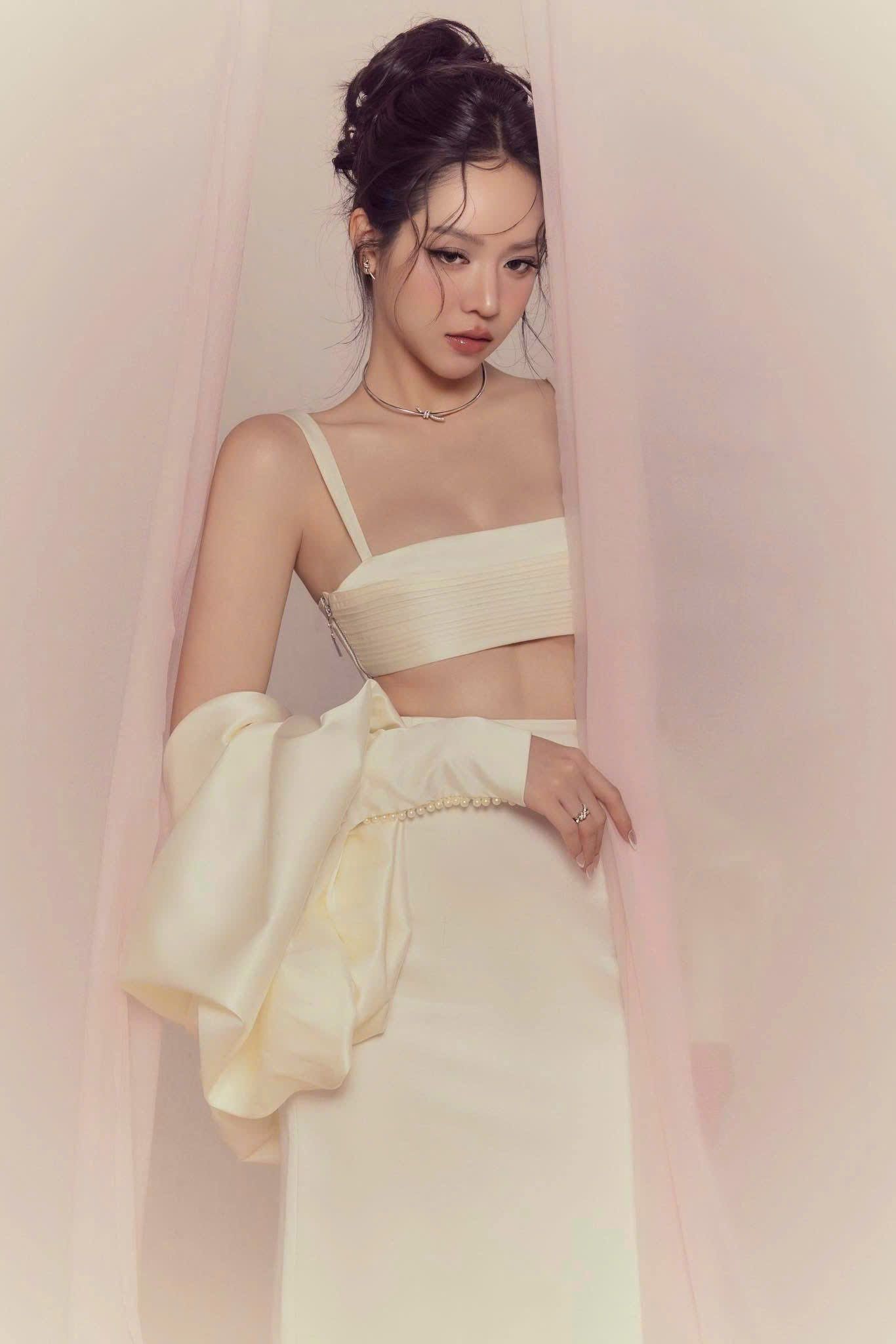 thanhthuy.hhvn X LINRI CAPE & JAZZI TOP & HISM SKIRT