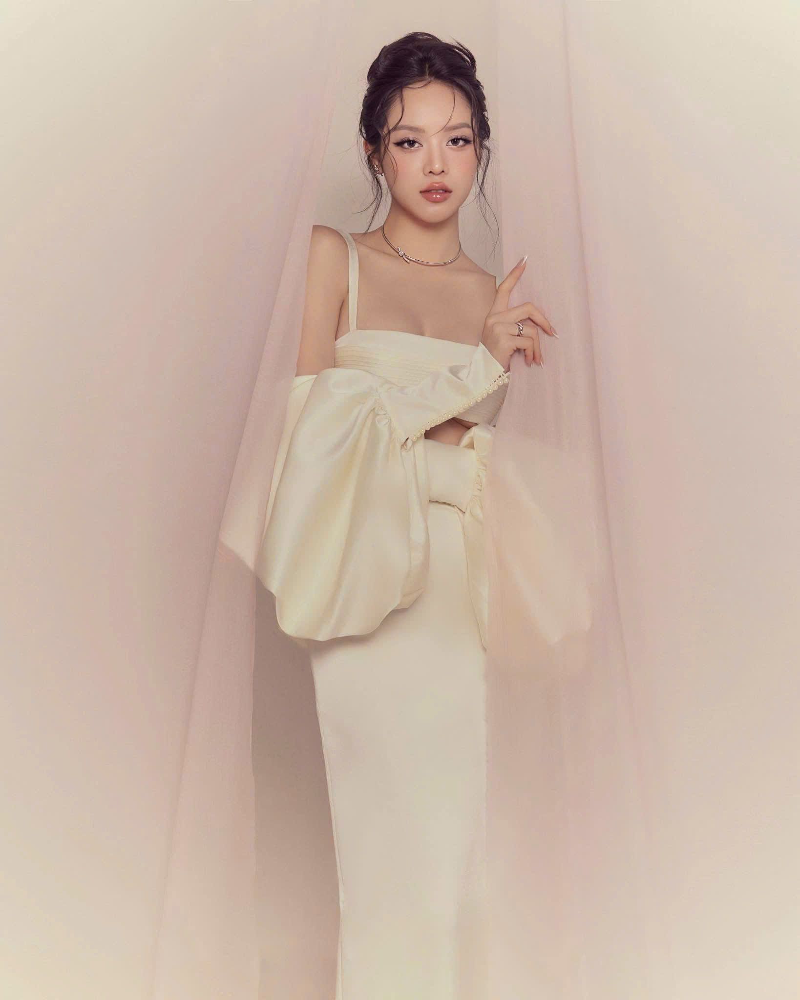 thanhthuy.hhvn X LINRI CAPE & JAZZI TOP & HISM SKIRT