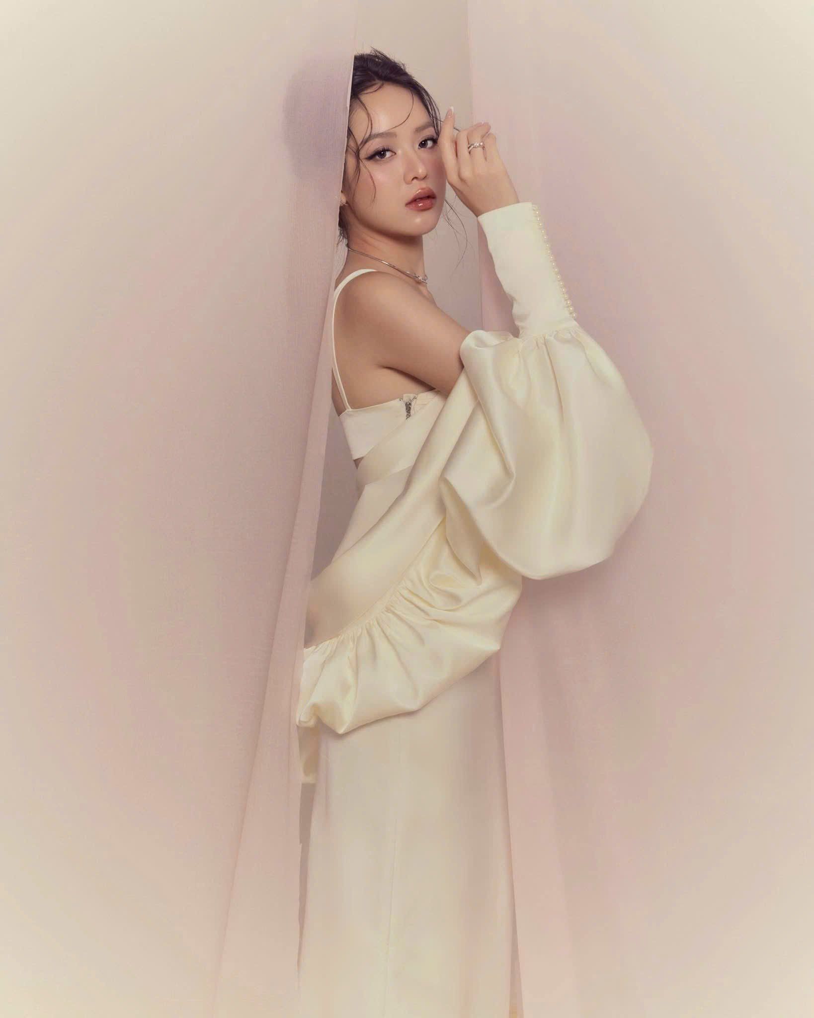 thanhthuy.hhvn X LINRI CAPE & JAZZI TOP & HISM SKIRT