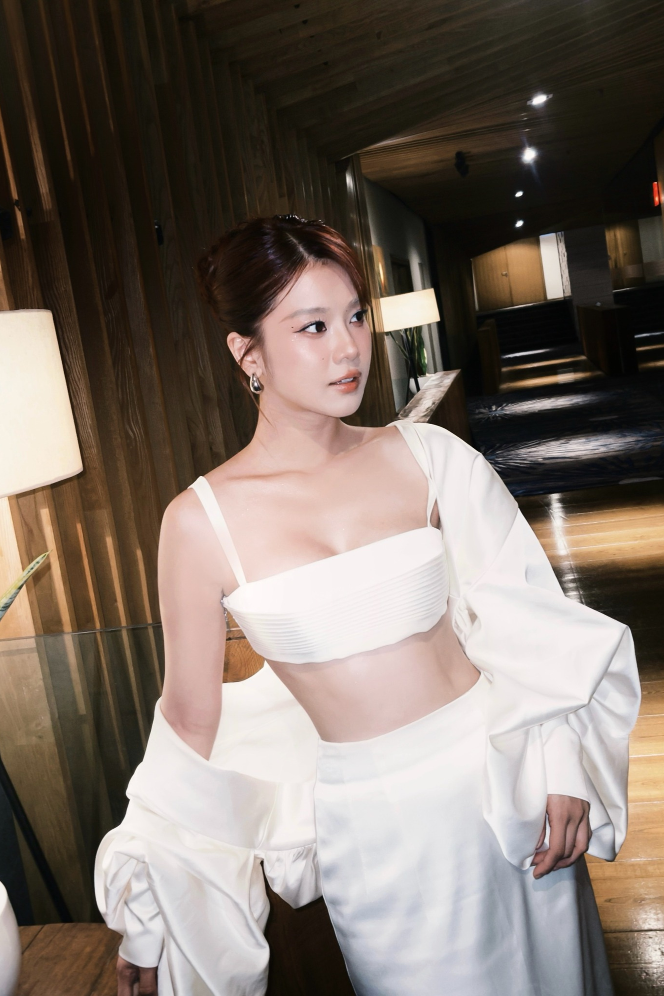 Hoàng Yến Chibi X LINRI CAPE & JAZZI TOP & HISM SKIRT