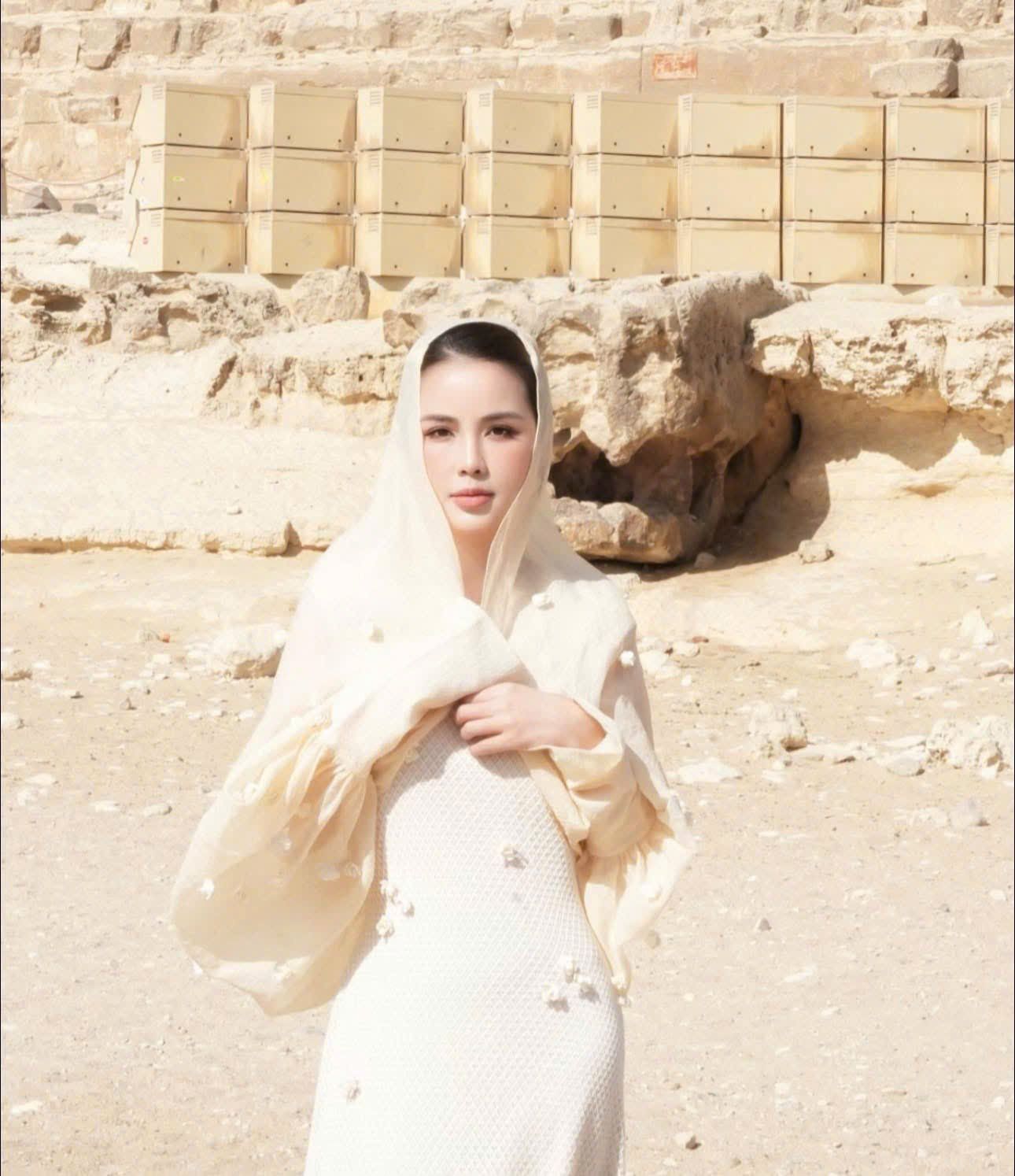 Thanh Thu Lê X ELIE EMB TOP & CLIO DRESS