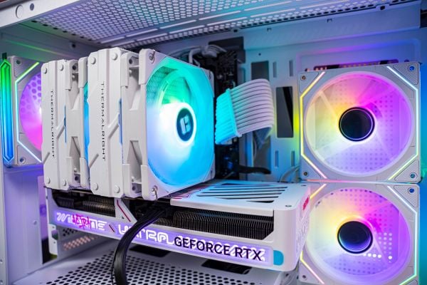 PC AMD GAMING PRO Ryzen 7 7700-RTX 5070 12GB OC WHITE-RAM DDR5 