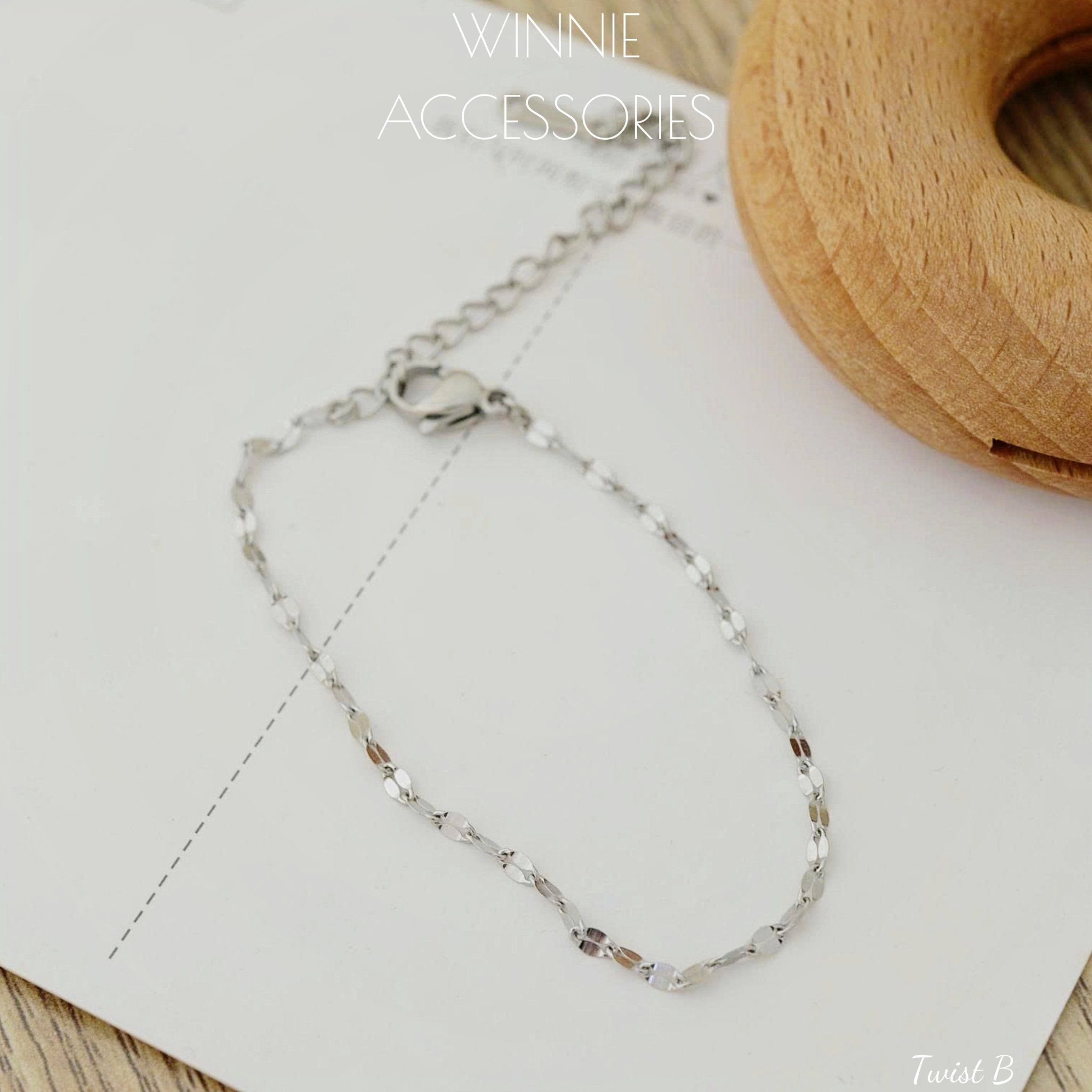 Lắc tay titan Twist B