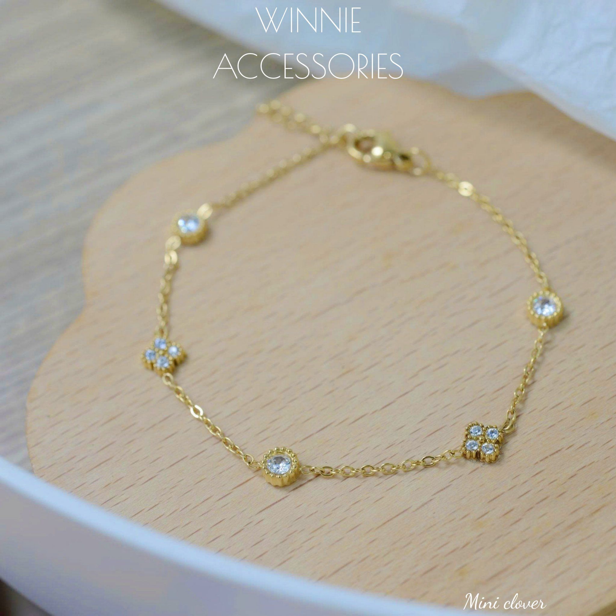 Lắc tay Titan Mini Clover