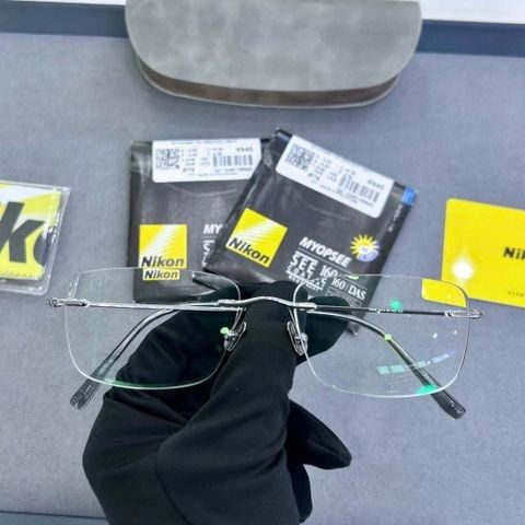 Tròng kính Đơn tròng Nikon Myopsee : Thị lực vượt trội, diện mạo tự nhiên