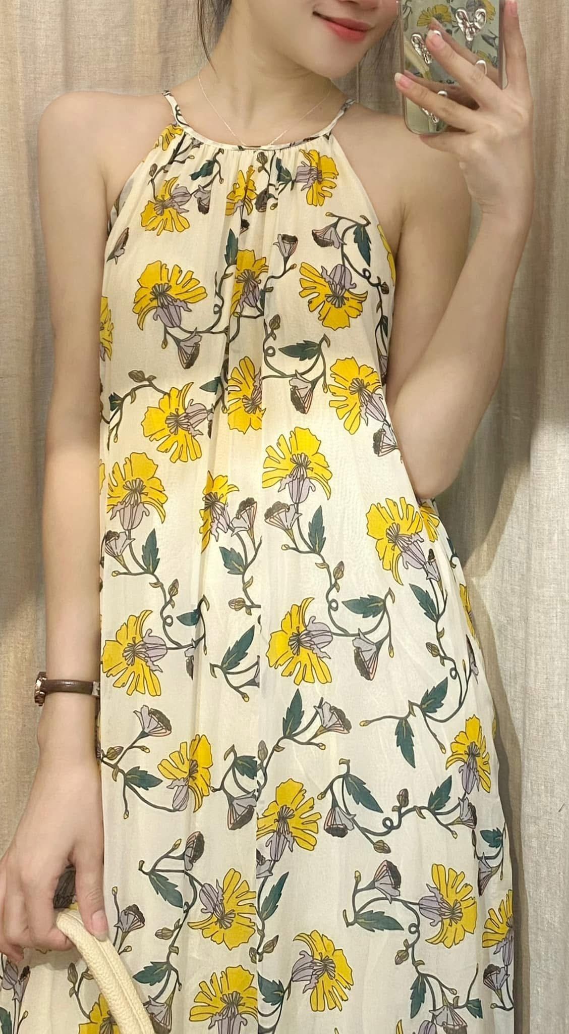 Đầm cổ yếm bông cúc vàng- D644