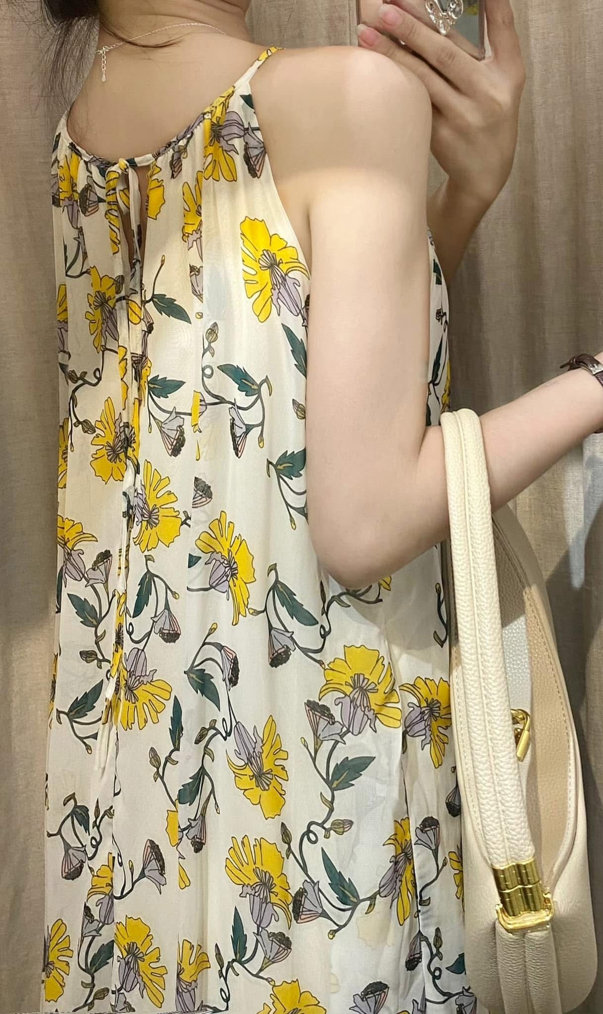 Đầm cổ yếm bông cúc vàng- D644