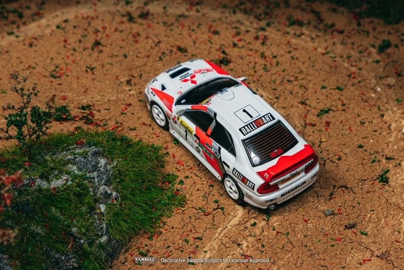 Mô hình xe Mitsubishi Lancer Evolution IV Rallye Monte-Carlo 1997 Tommi Mäkinen/ Seppo Harjanne tỉ lệ 1:64 Tarmac Works T64G-076-97MCR01