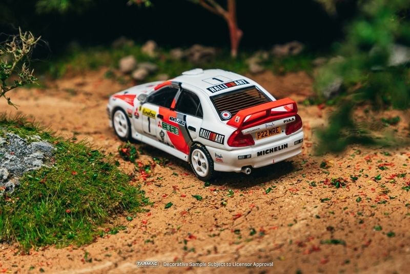 Mô hình xe Mitsubishi Lancer Evolution IV Rallye Monte-Carlo 1997 Tommi Mäkinen/ Seppo Harjanne tỉ lệ 1:64 Tarmac Works T64G-076-97MCR01