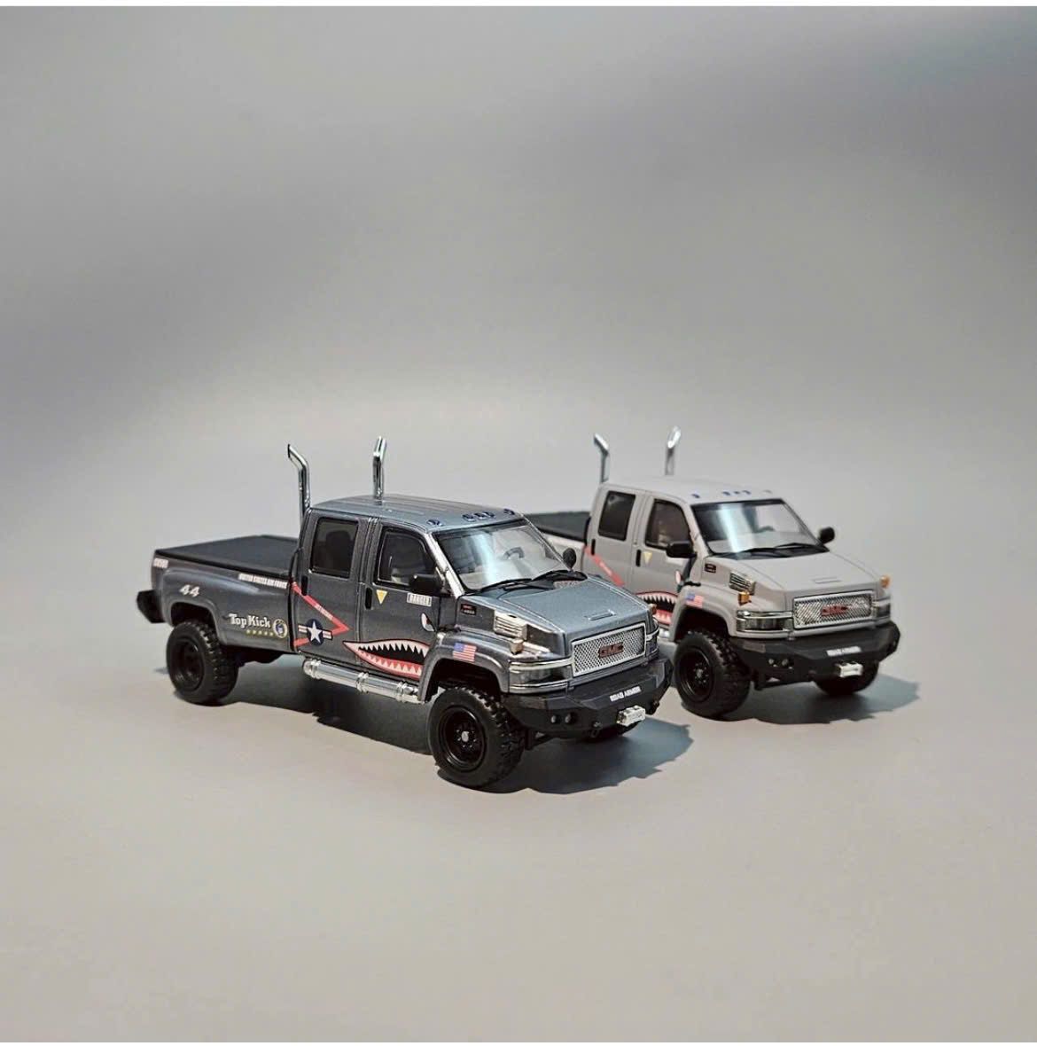Mô hình xe bán tải GMC topkick C45000 the grey shark limited 500pcs tỉ lệ 1:64 GOC model OT64469
