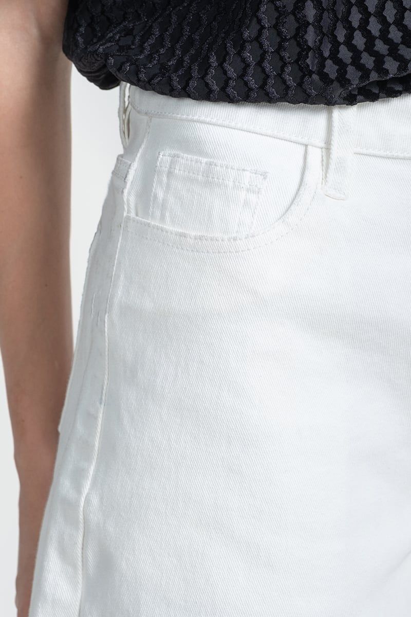 Quần Short Trắng Form Suông FWSP25FH03G-J