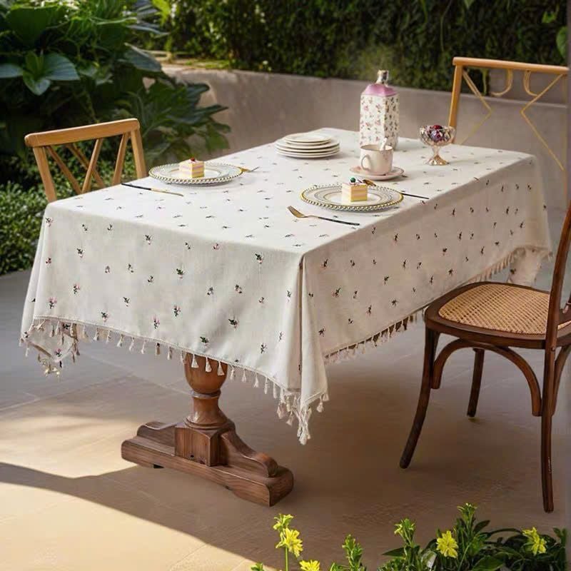 Khăn Trải Bàn Linen Thêu Hoa Viền Tua Rua
