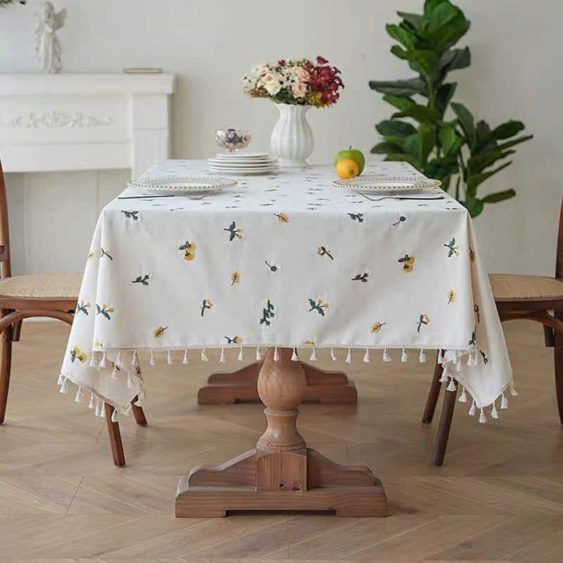 Khăn Trải Bàn Linen Thêu Hoa Viền Tua Rua