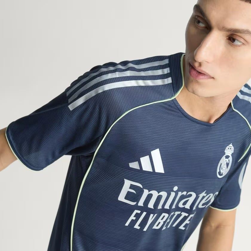 Áo Thun Nam Đấu Sân Khách Chính Thức Real Madrid Mùa Giải 2025/26