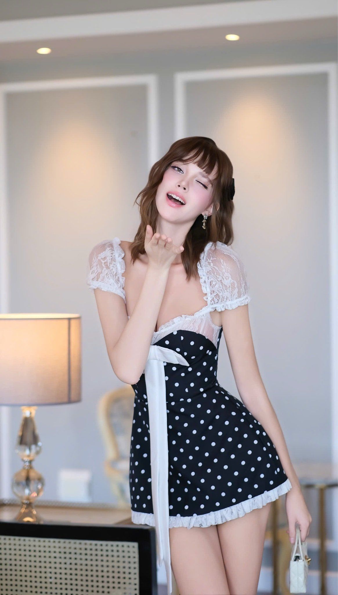 Đầm Chấm Bi Viền Ren Đính Nơ