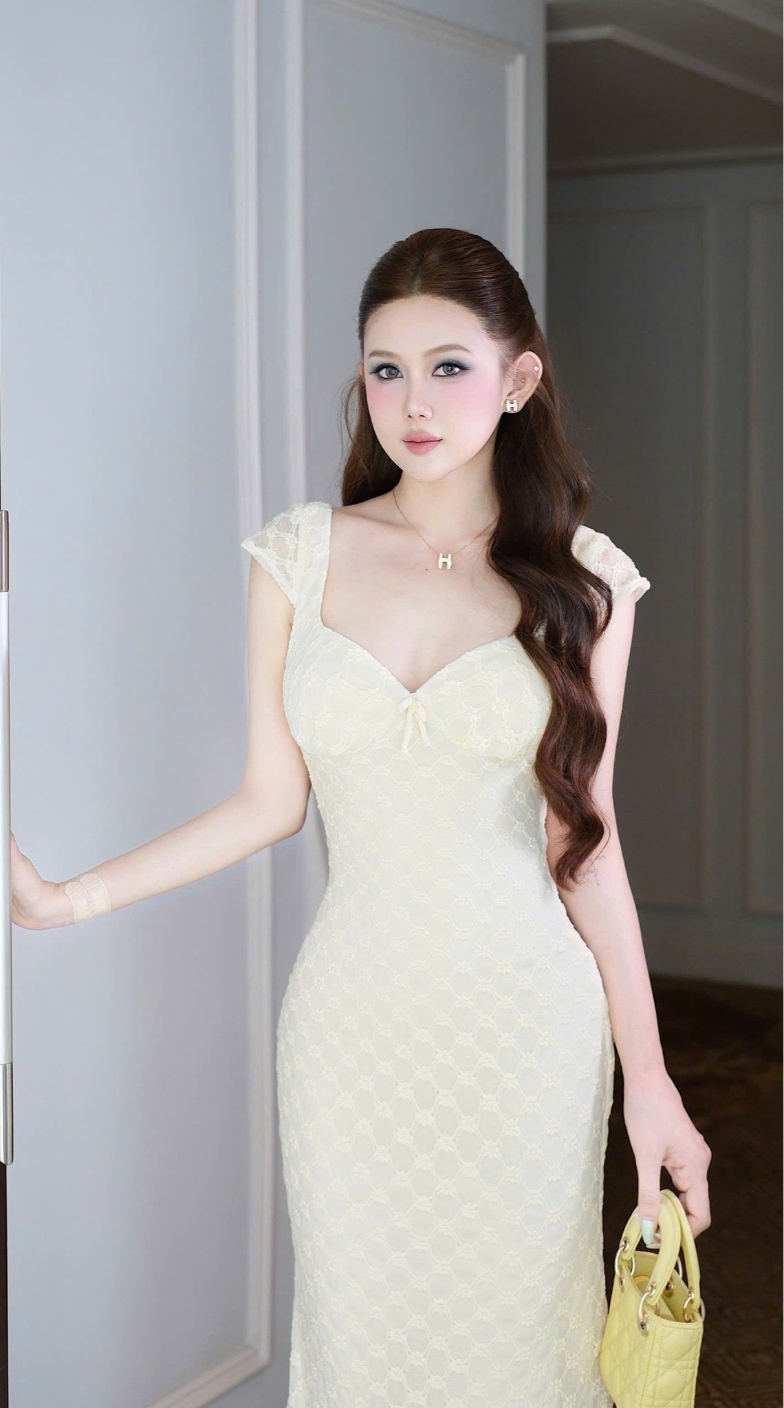 Đầm Ren Hoa Nổi Đính Nơ