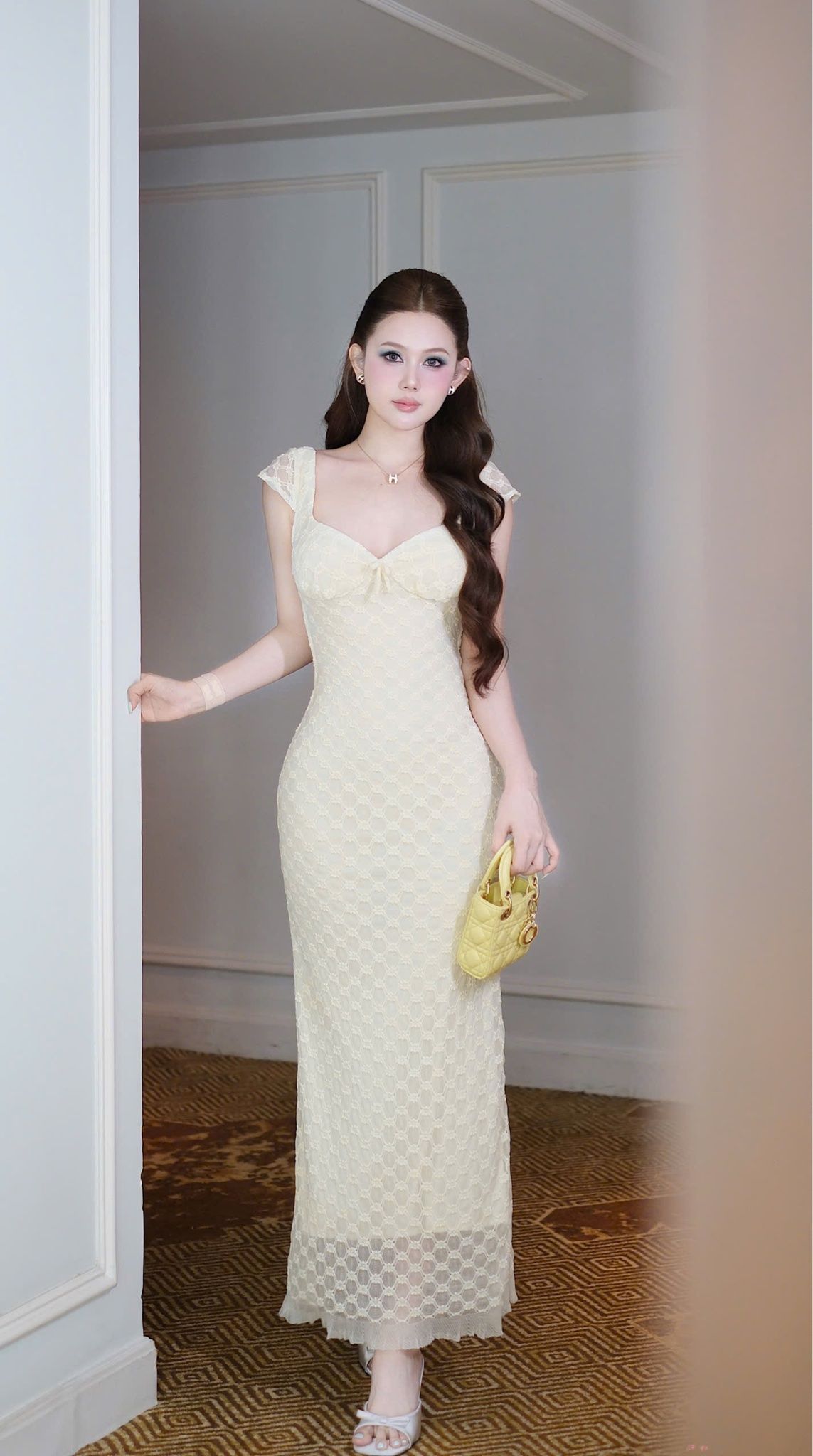 Đầm Ren Hoa Nổi Đính Nơ
