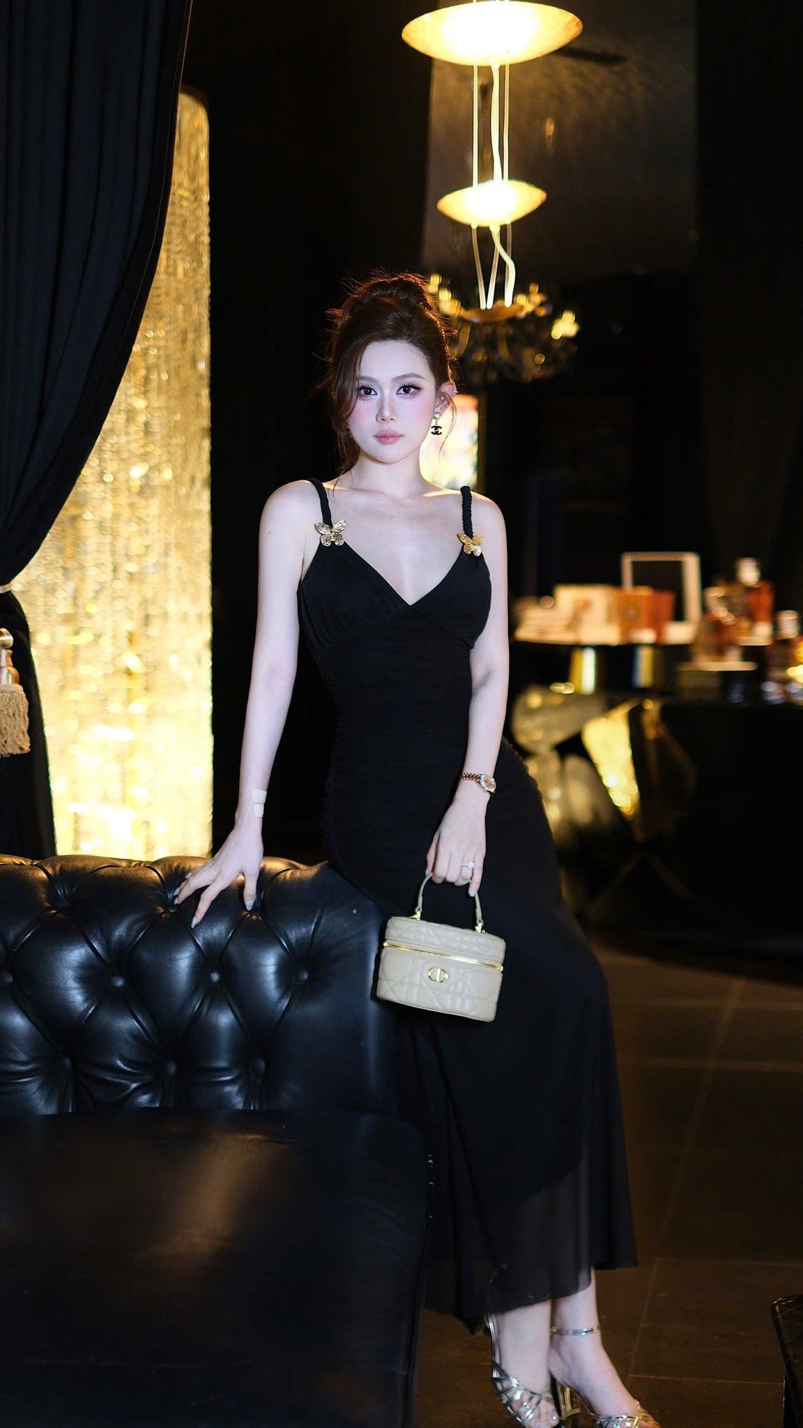 Đầm Lưới Cổ Tim Kèm Charm