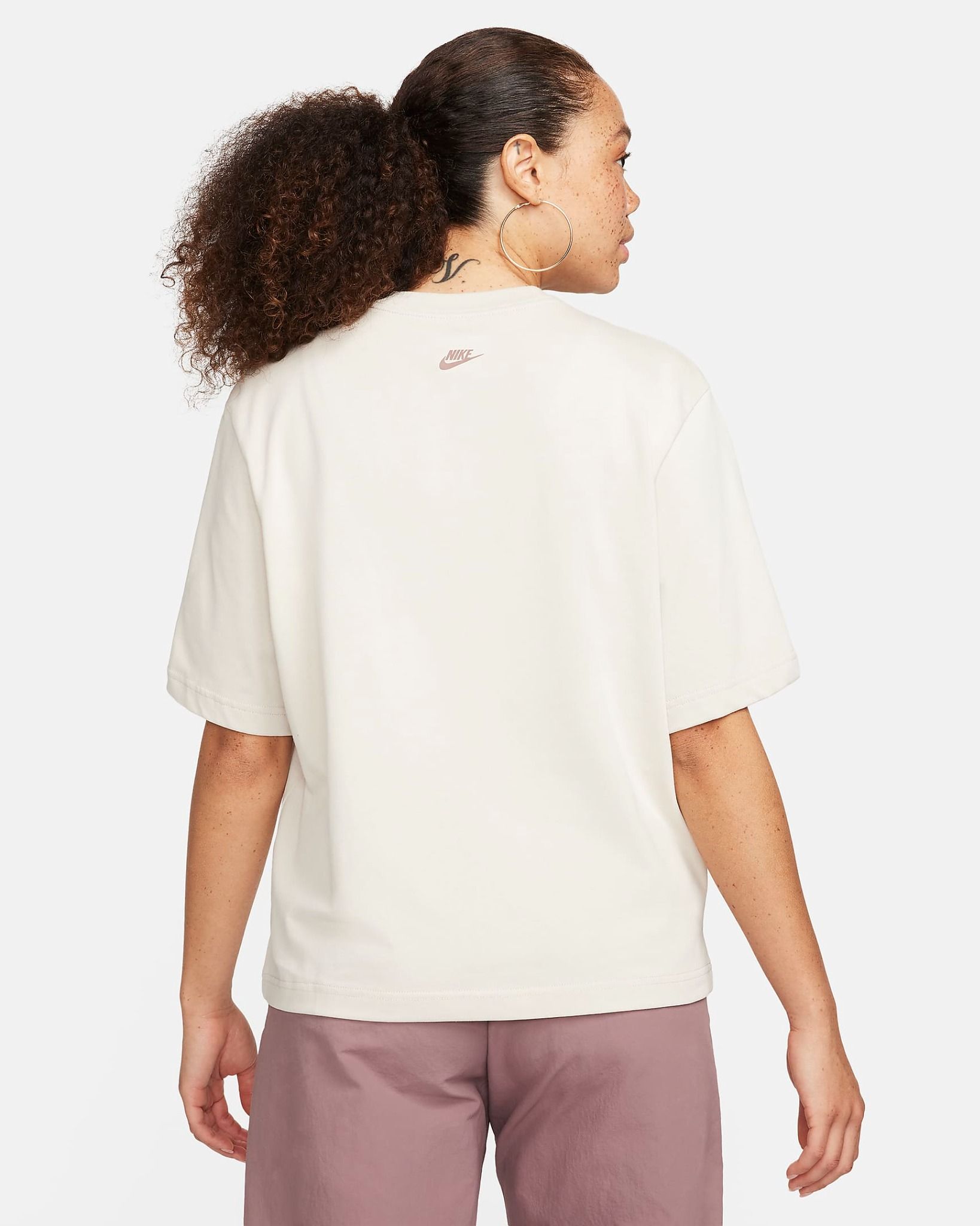 Áo Phông - Áo thun Thể Thao Nữ NIKE W Nsw Ss Boxy Campus Tee FJ1821-104