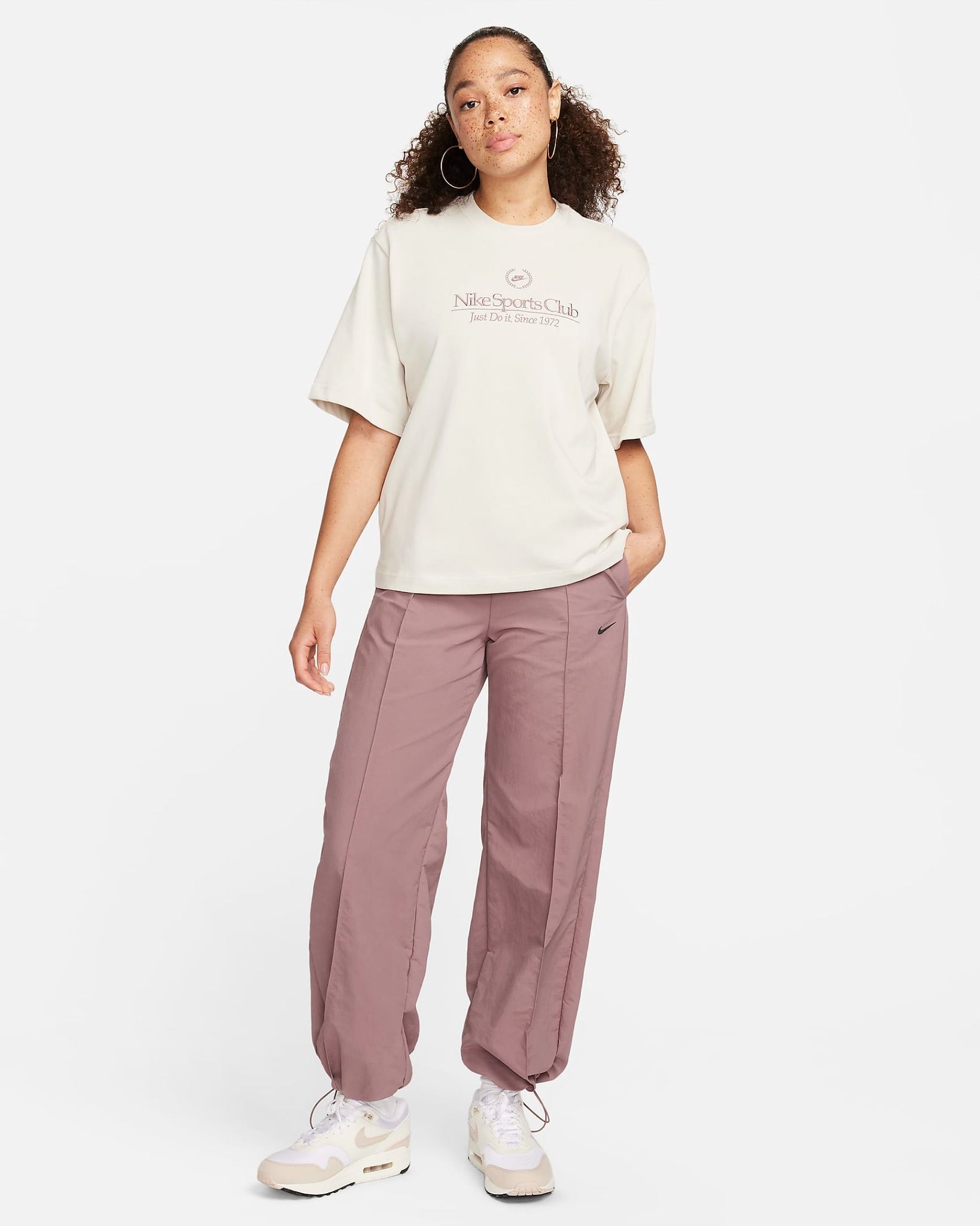 Áo Phông - Áo thun Thể Thao Nữ NIKE W Nsw Ss Boxy Campus Tee FJ1821-104