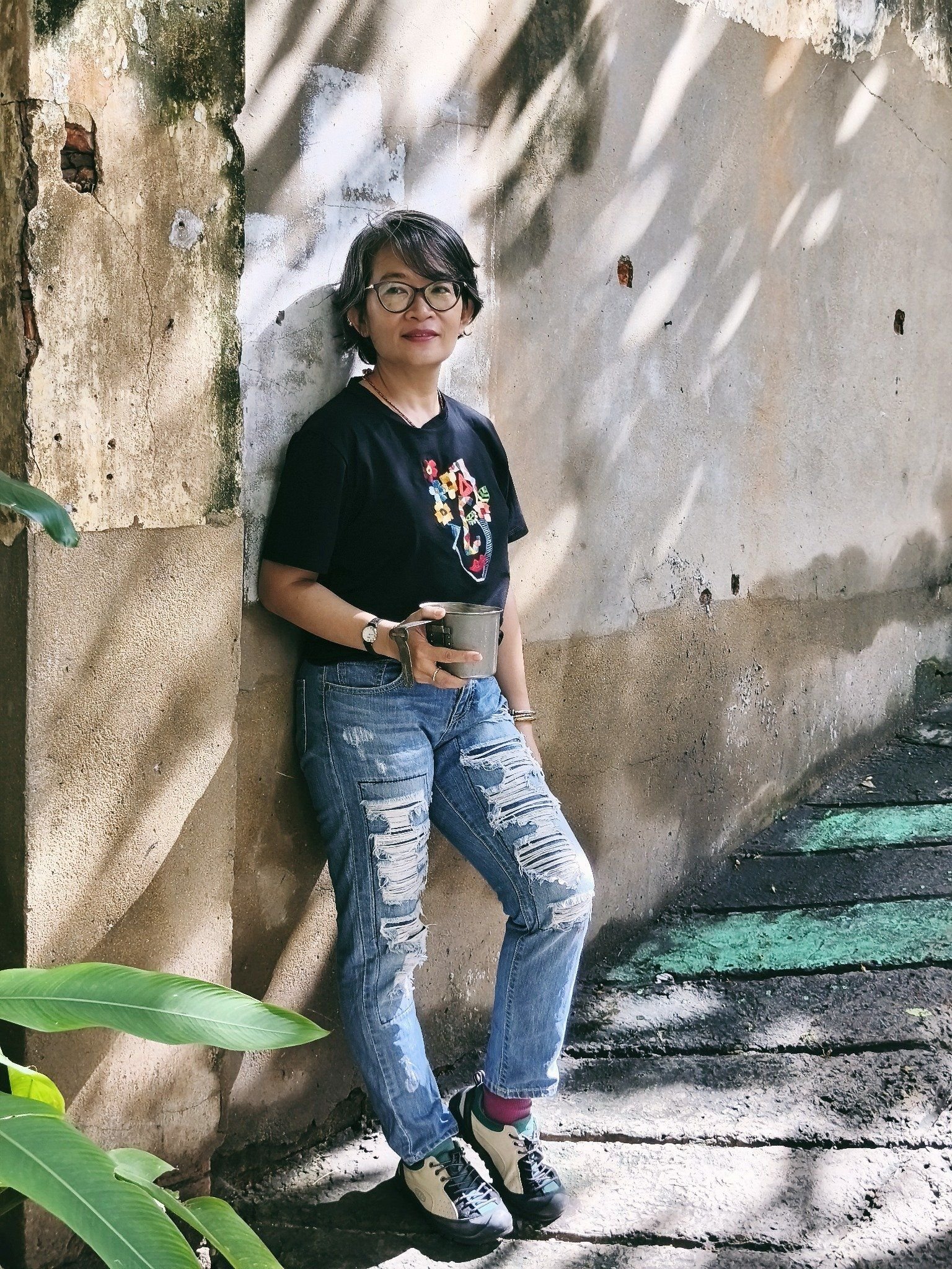Áo thun đen thêu tay Mặt Hoa - Picasso F Face