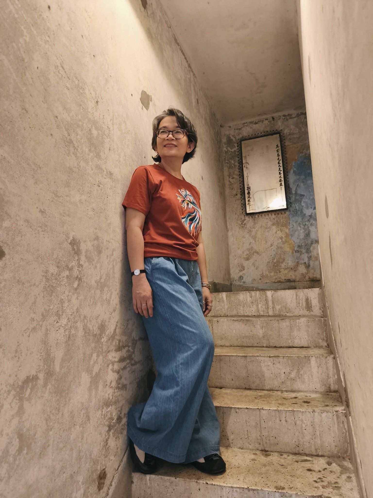 Áo thun đỏ gạch thêu tay Cá Betta