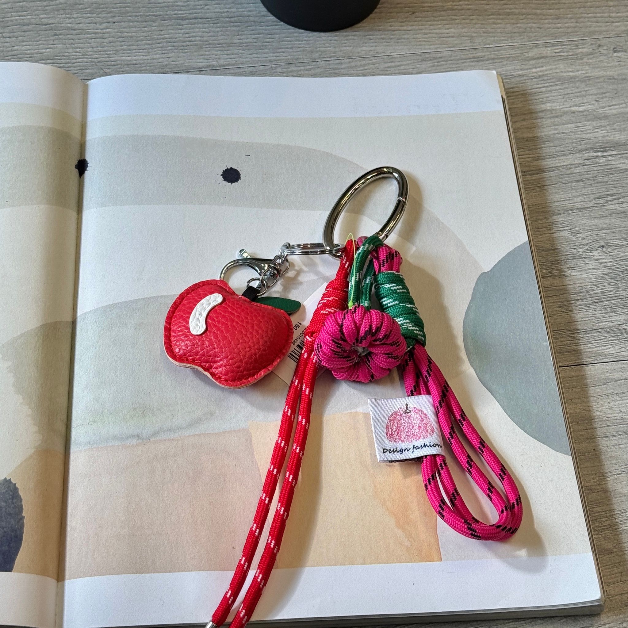 KEYCHAIN APPLE