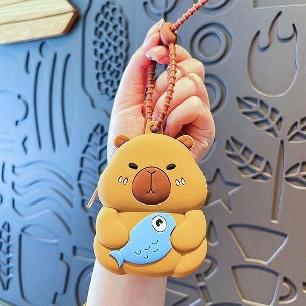 Ví móc khoá Capybara ôm đồ ăn