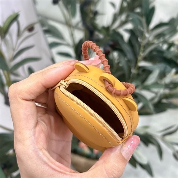 Ví móc khoá Capybara ôm đồ ăn