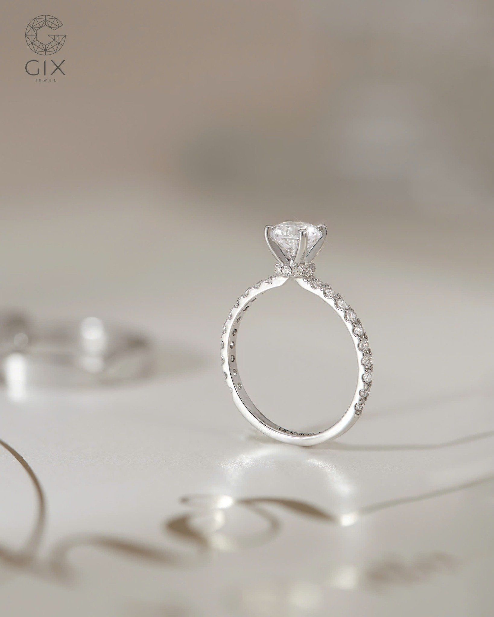 Nhẫn cầu hôn Moissanite vàng 18k đẹp - Bliss Touch | Gix Jewelry
